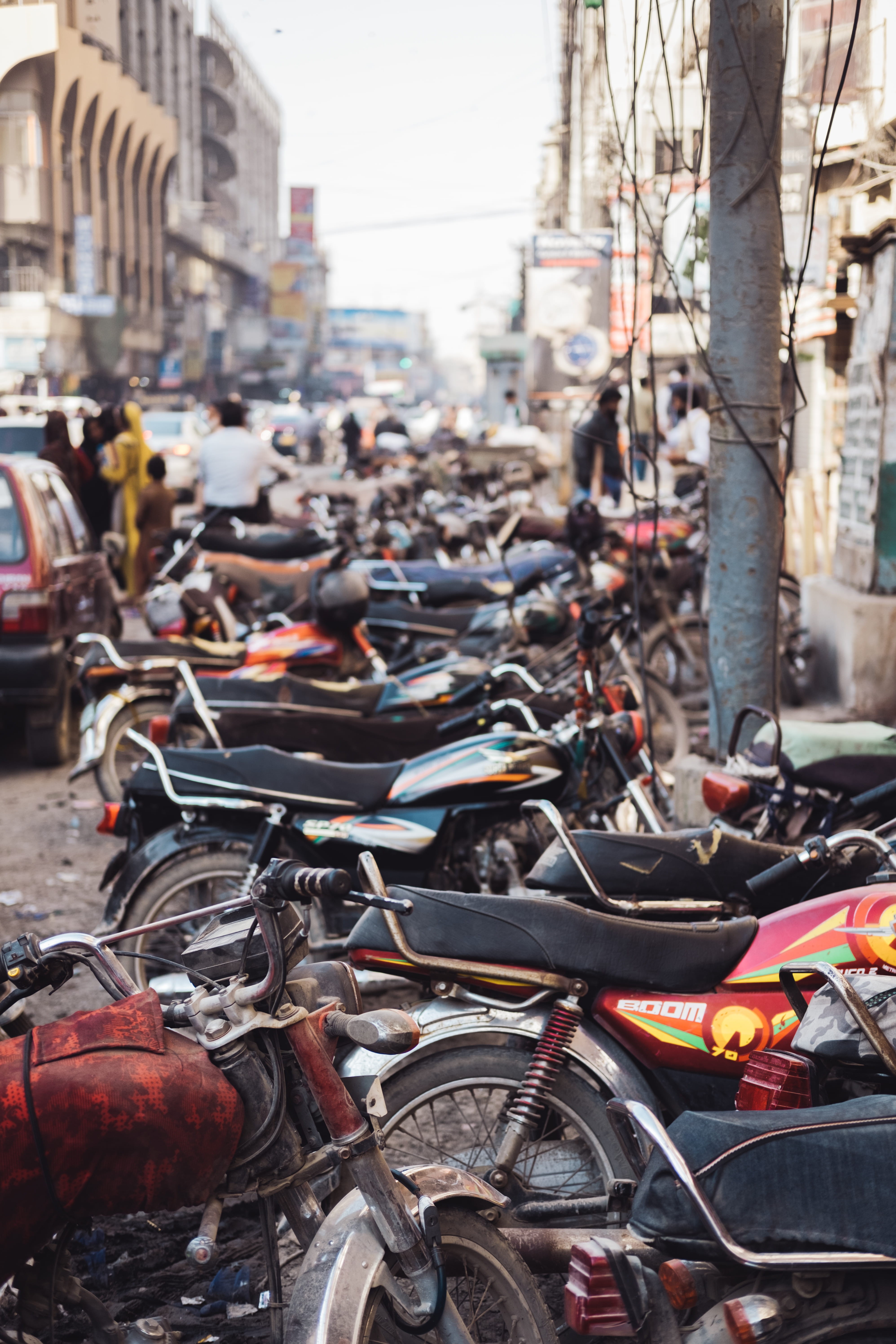 outdoors, incidental people, pollution, motorcyle, pakistan, scooter, bicycle, 5K, mode of transportation, city street, street, junkyard, saddar, day, Phone HD Wallpaper