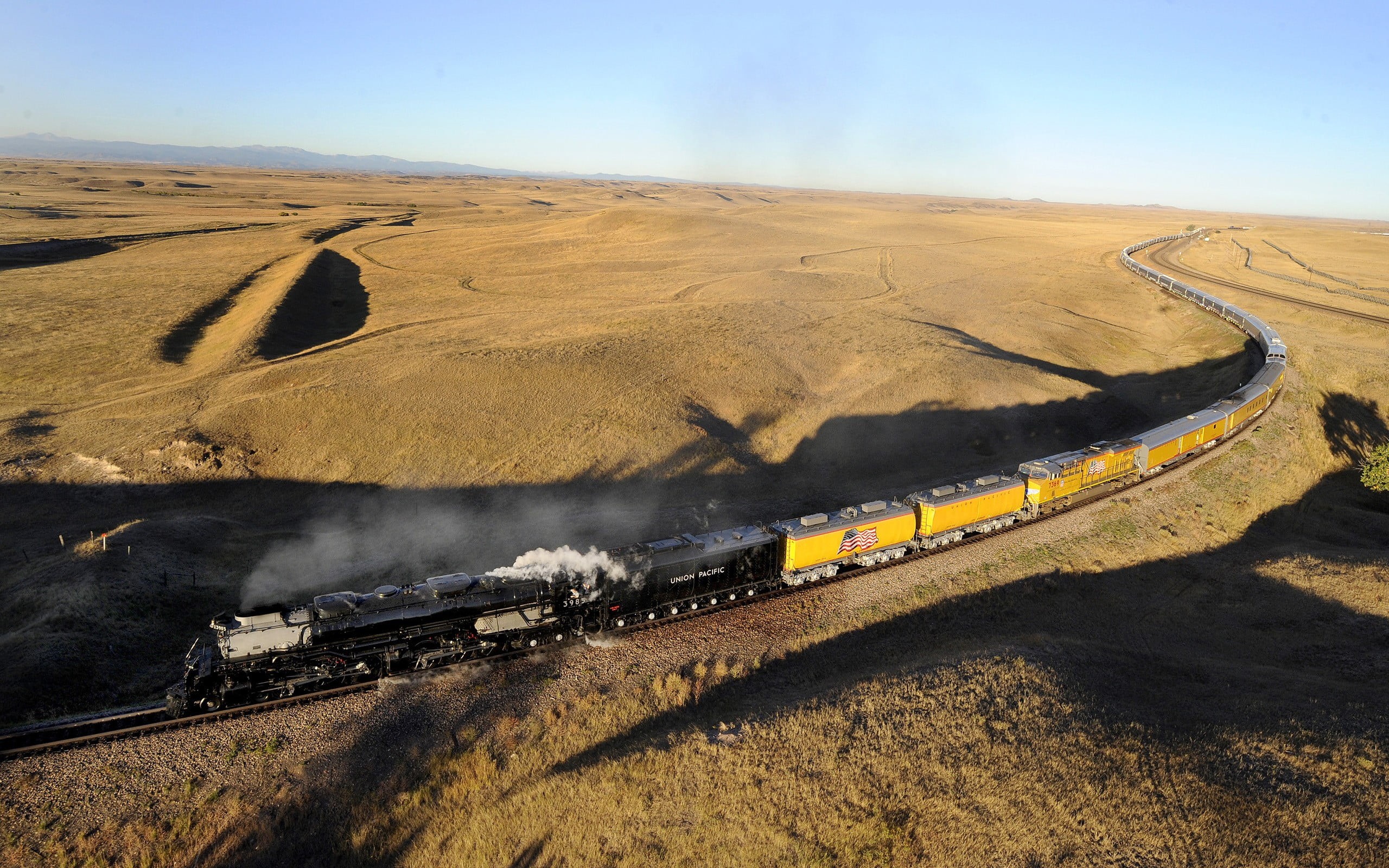climate, smoke - physical structure, yellow, pollution, shadow, motion, landscape, 2K, steam locomotive, diesel locomotive, sand, high angle view, mode of transportation, HD Wallpaper