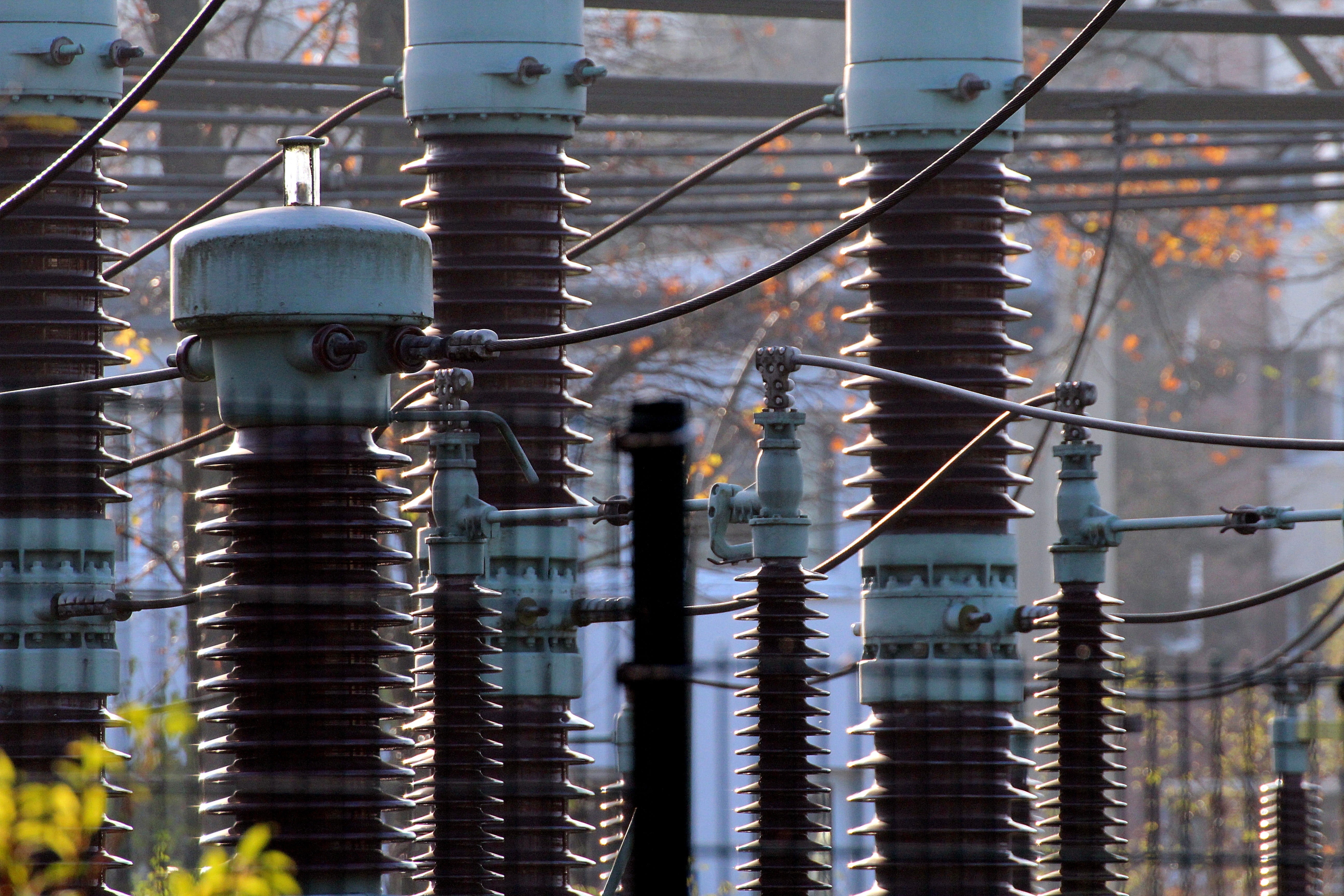equipment, metal, built structure, current, power supply, construction industry, gray, skyscraper, building exterior, line, steel, energy, industry, focus on foreground, HD Wallpaper