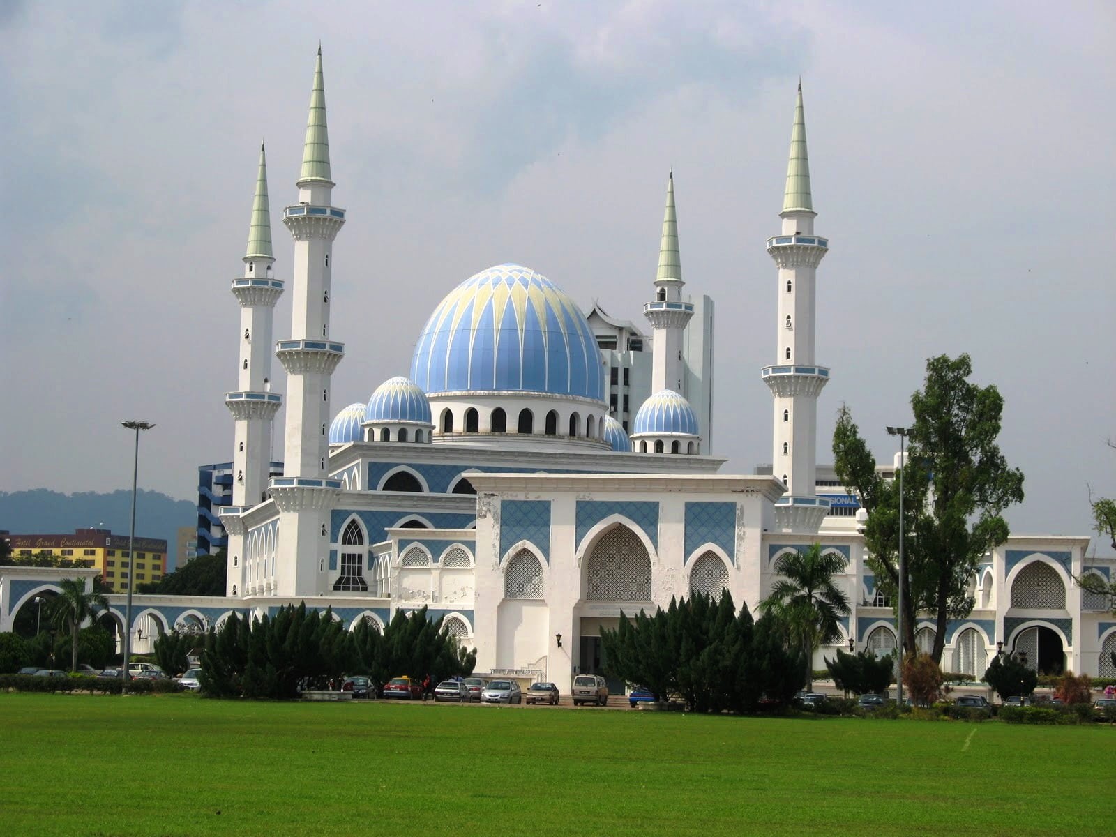 religion, architecture, white, outdoors, blue, building, place of worship, 720P, travel, mosque, tree, belief, dome, spire, plant, nature, Religious, concrete, HD Wallpaper