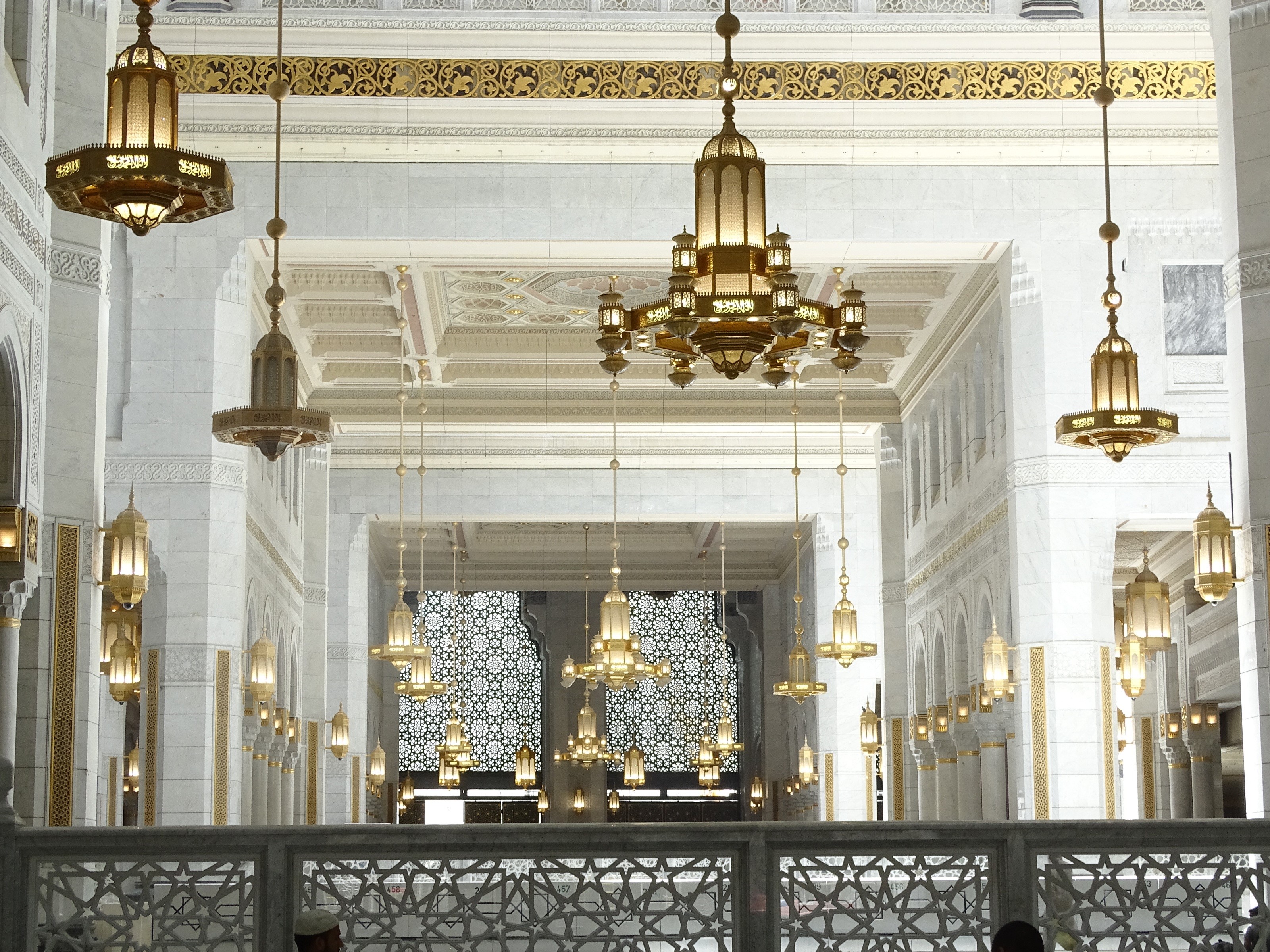 decoration, place of worship, makka, low angle view, built structure, 2K, mosque, religion, indoors, building, gold colored, lot, lighting equipment, hanging, HD Wallpaper