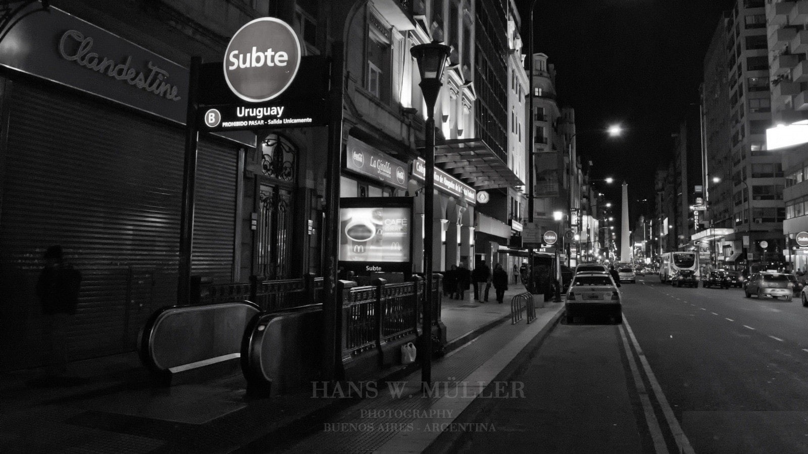 subway, mode of transportation, illuminated, monochrome, land vehicle, transportation, incidental people, architecture, night, outdoors, street light, Buenos Aires, HD Wallpaper