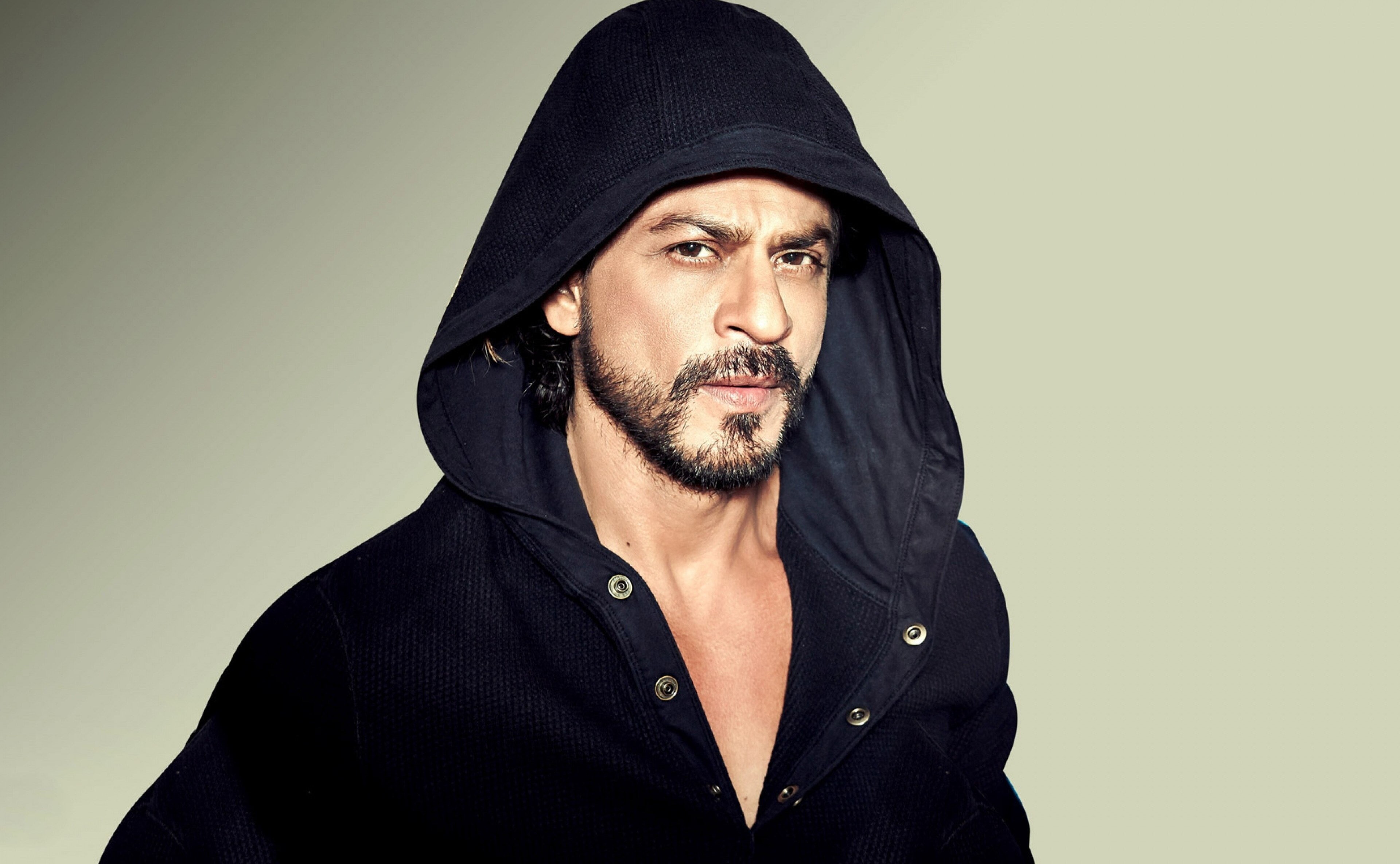 males, hat, lifestyles, mature adult, shahrukh khan 4k   wide, one person, hood - clothing, portrait, men, indoors, 4K, looking, waist up, beard, casual clothing, HD Wallpaper