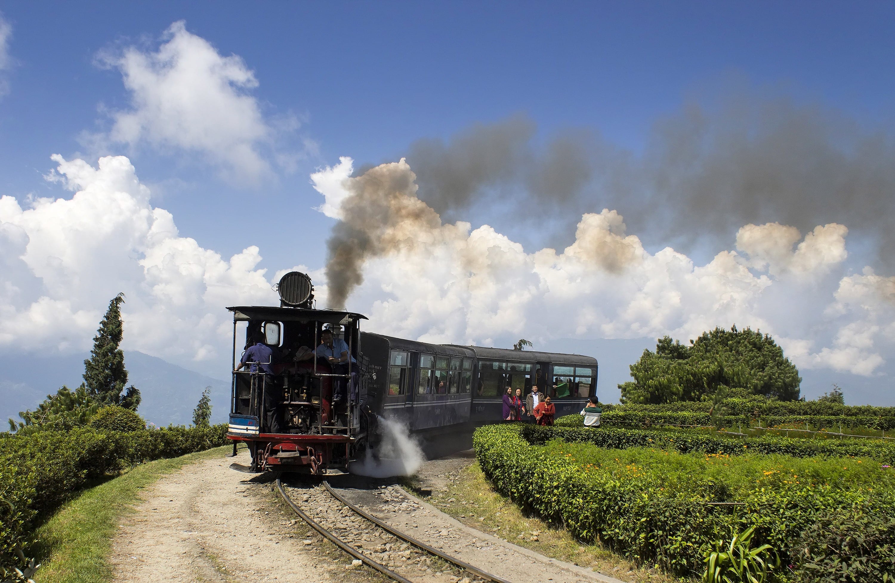 2K, steam train, land vehicle, nature, plant, wagons, sky, truck, transportation, cloud - sky, historic, himalayan, darjeeling, environmental issues, train, HD Wallpaper