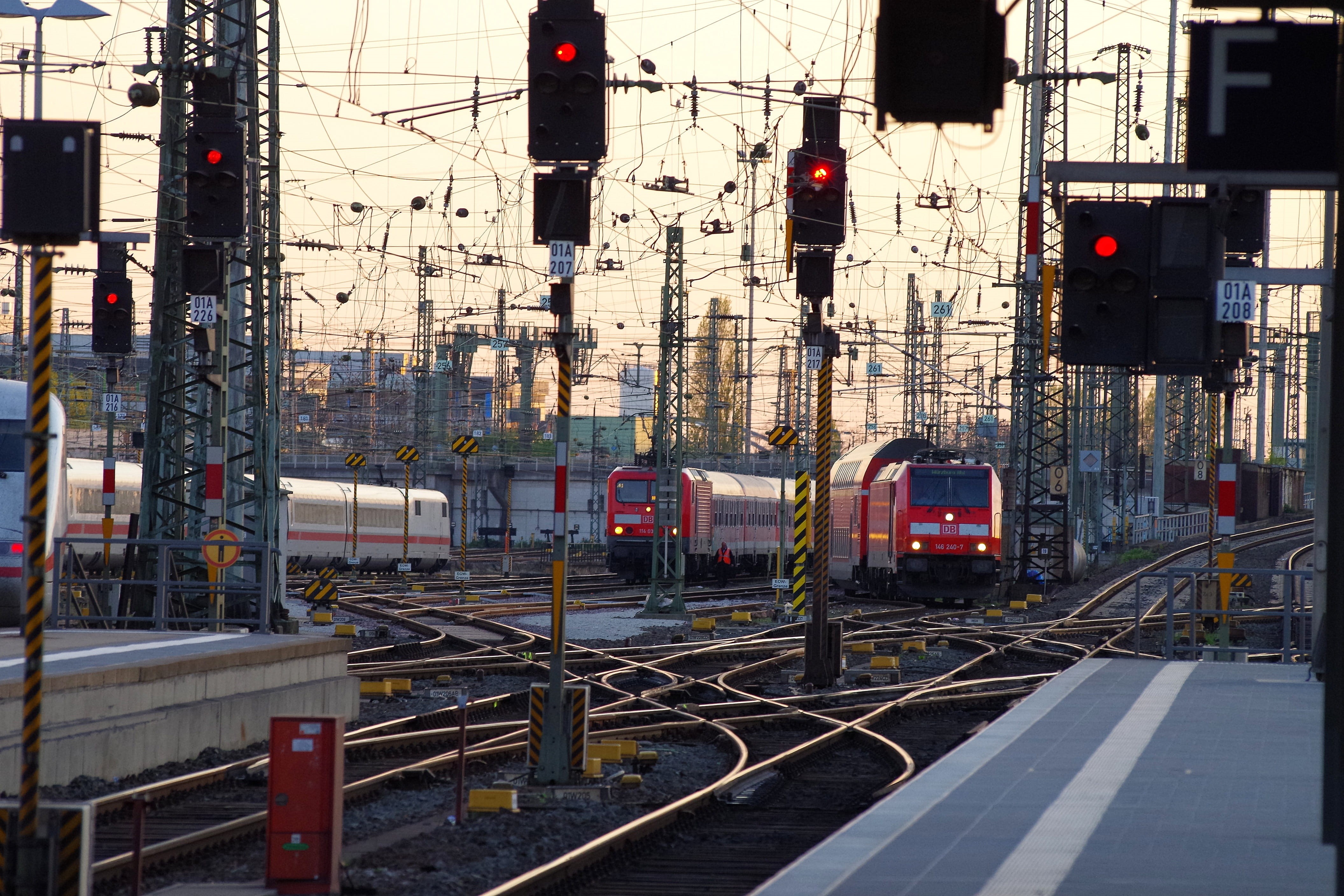 city, travel, rail transportation, day, public transportation, railway station, 4K, building exterior, mode of transportation, complexity, track, transportation, HD Wallpaper
