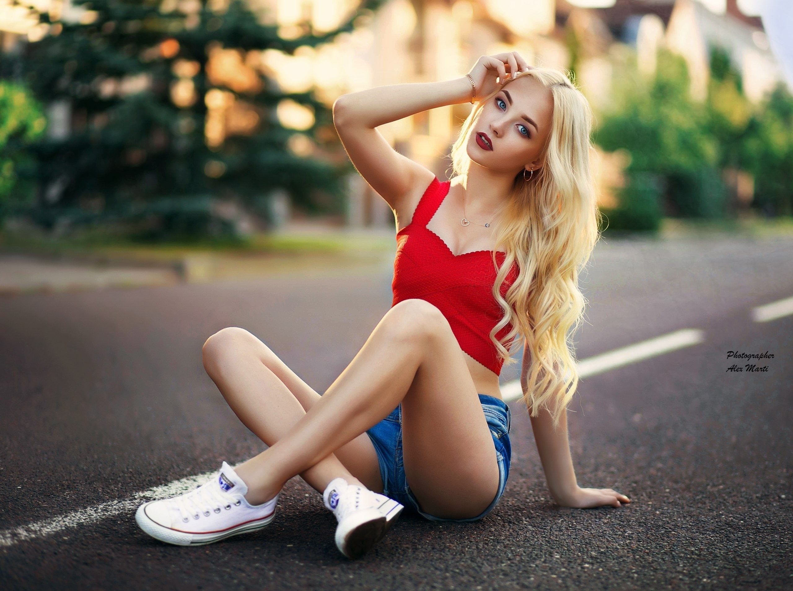 Uliana Verenchikova, on the road, sneakers, Alex Marti, 2K, sitting, figure, home, photographer, Mike, trees, girl, makeup, posing, street, hairstyle, HD Wallpaper