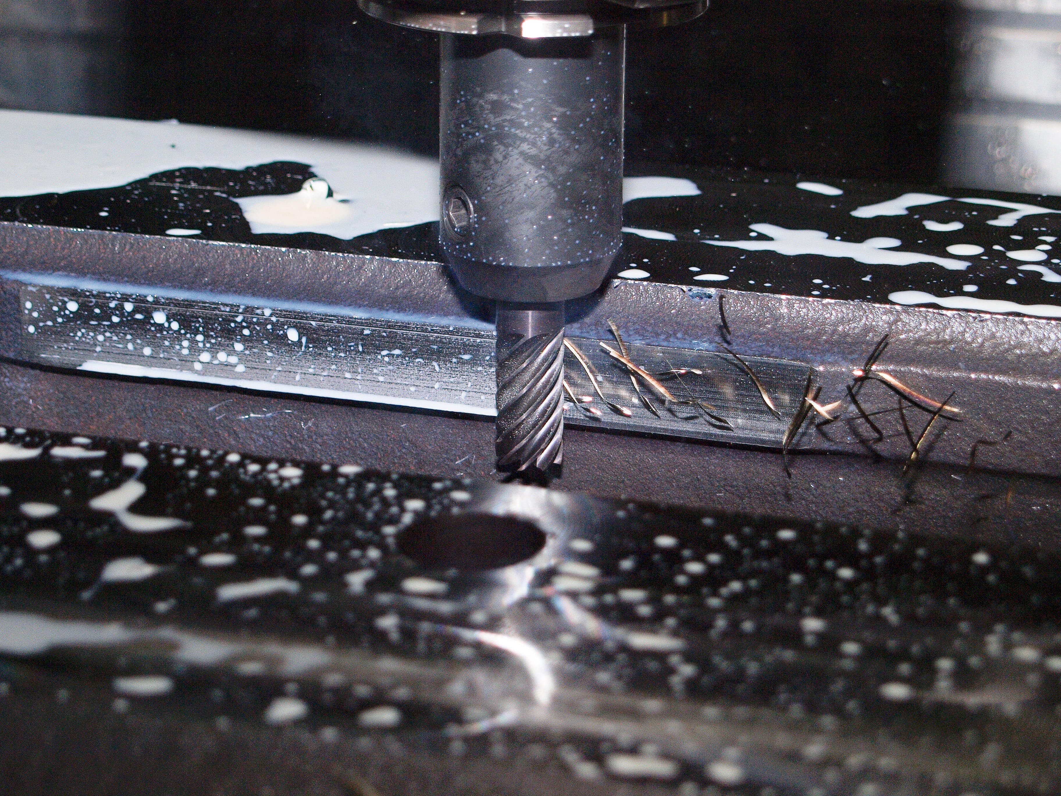 business, metal shavings, industry, indoors, machining, wet, selective focus, drop, milling machine, ingenieuerwesen, reflection, steel, nature, cutter head, HD Wallpaper