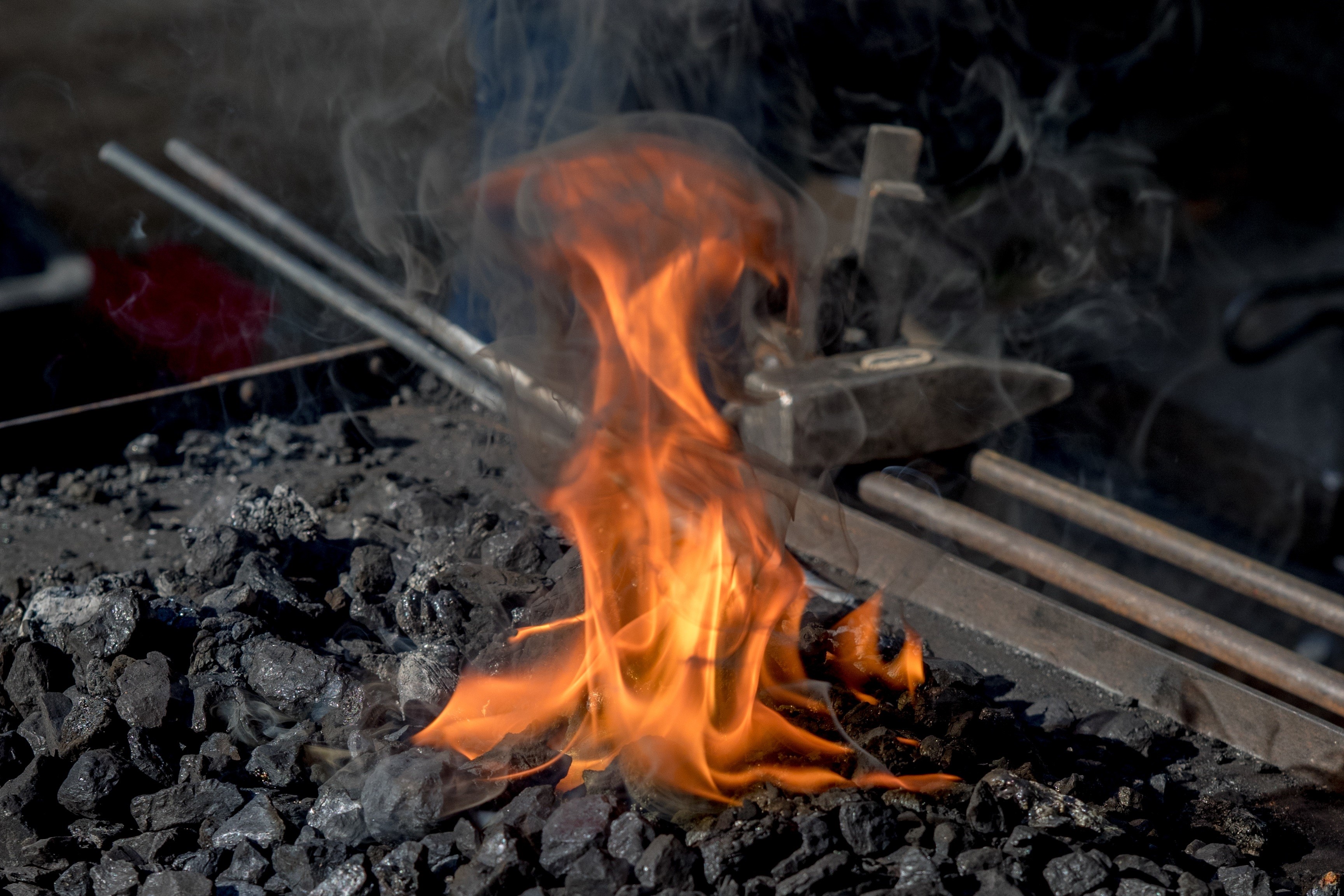 bonfire, nature, tool, art, heat - temperature, hot, wood, glow, fire - natural phenomenon, food, smoke - physical structure, wood - material, 2K, hand, HD Wallpaper