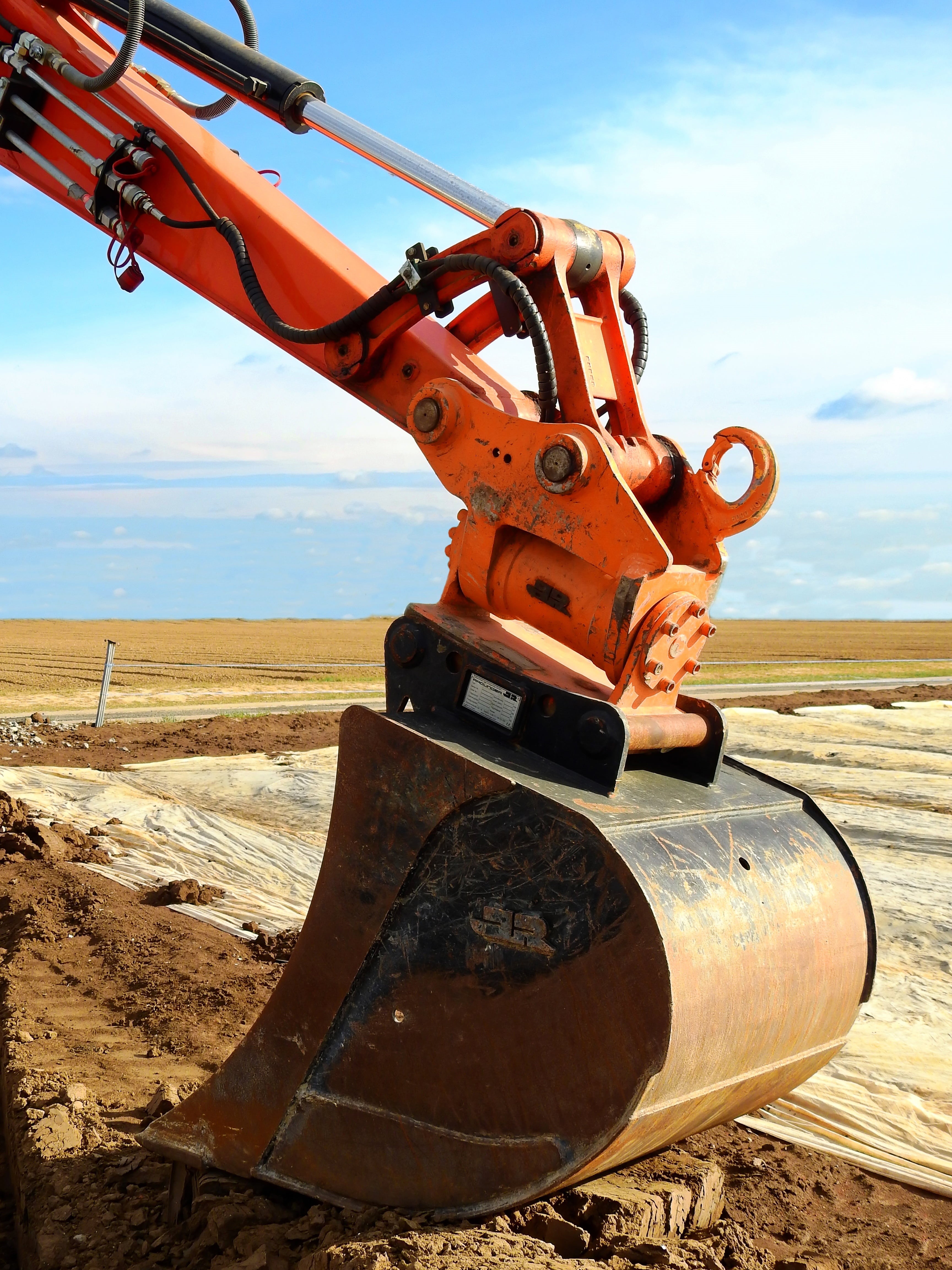 no people, construction work, land, shovel, excavation, dredge, blue, transportation, construction machine, sky, day, excavators, metal, earth Mover, environment, Phone HD Wallpaper