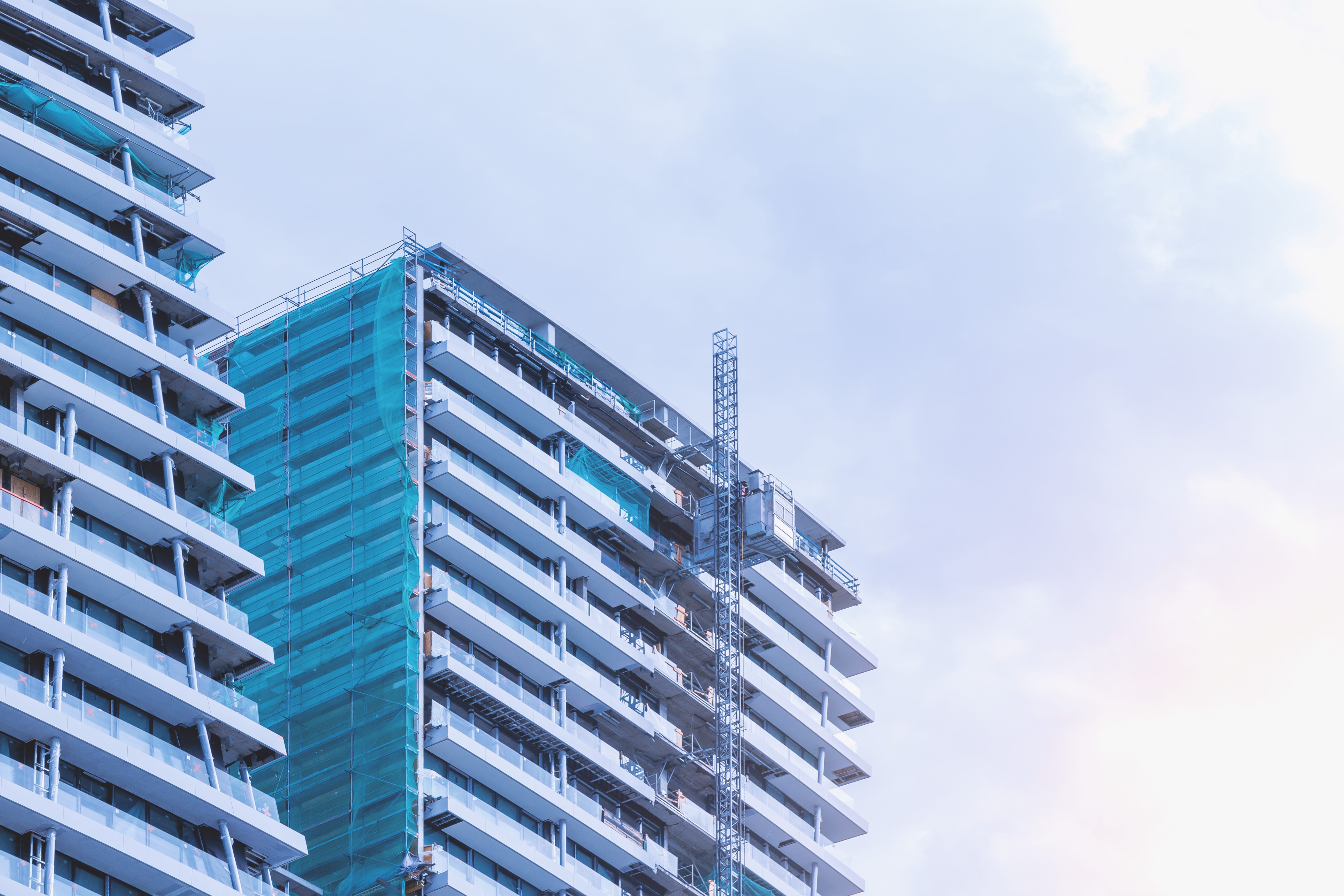 5K, building exterior, built structure, architecture, glass - material, building, residential district, sky, construction industry, city, low angle view, HD Wallpaper