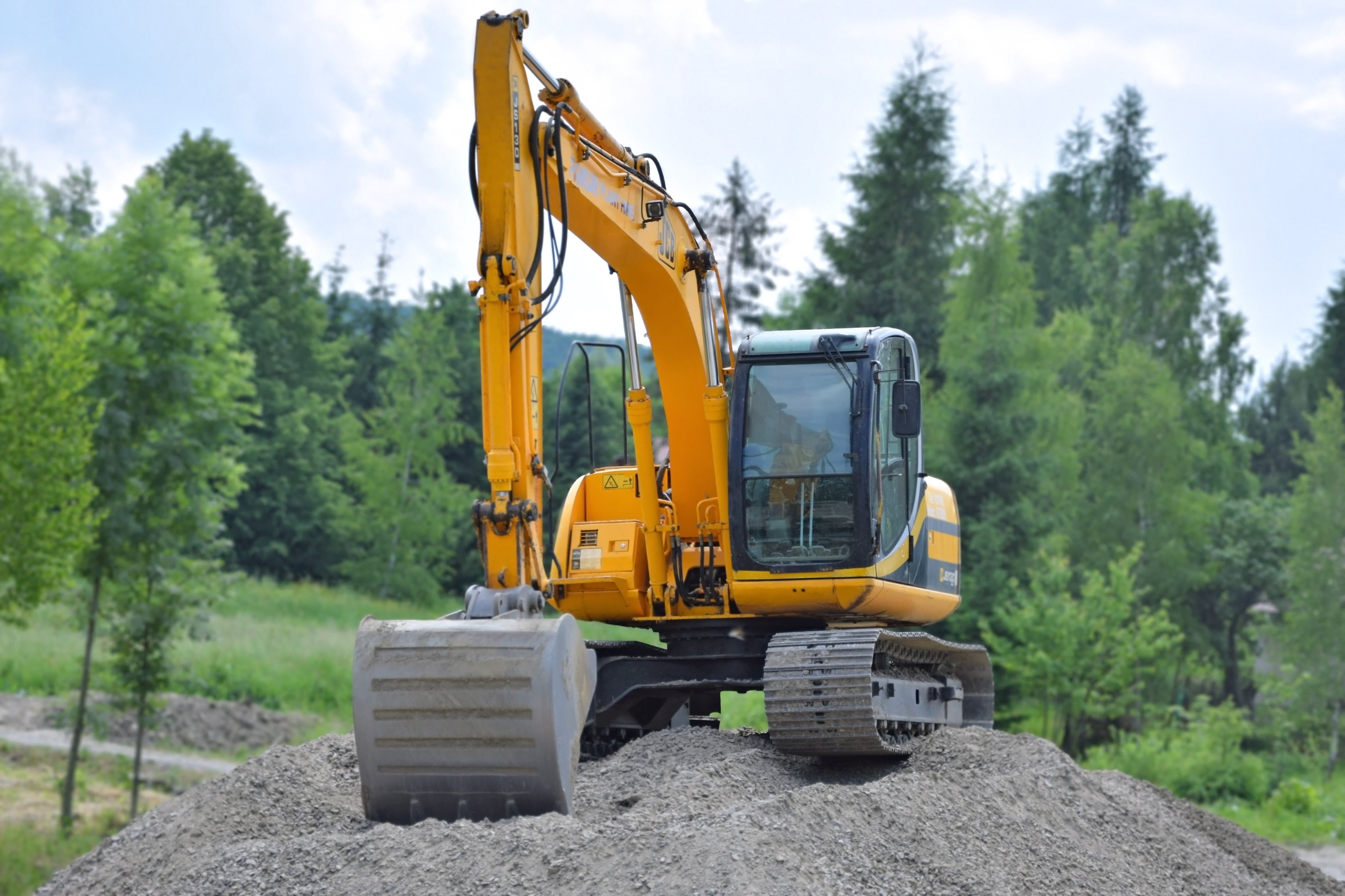 outdoors, front, loader, building, land, industrial equipment, cabin, road, building - Activity, construction Industry, vehicle Scoop, heavy equipment, HD Wallpaper