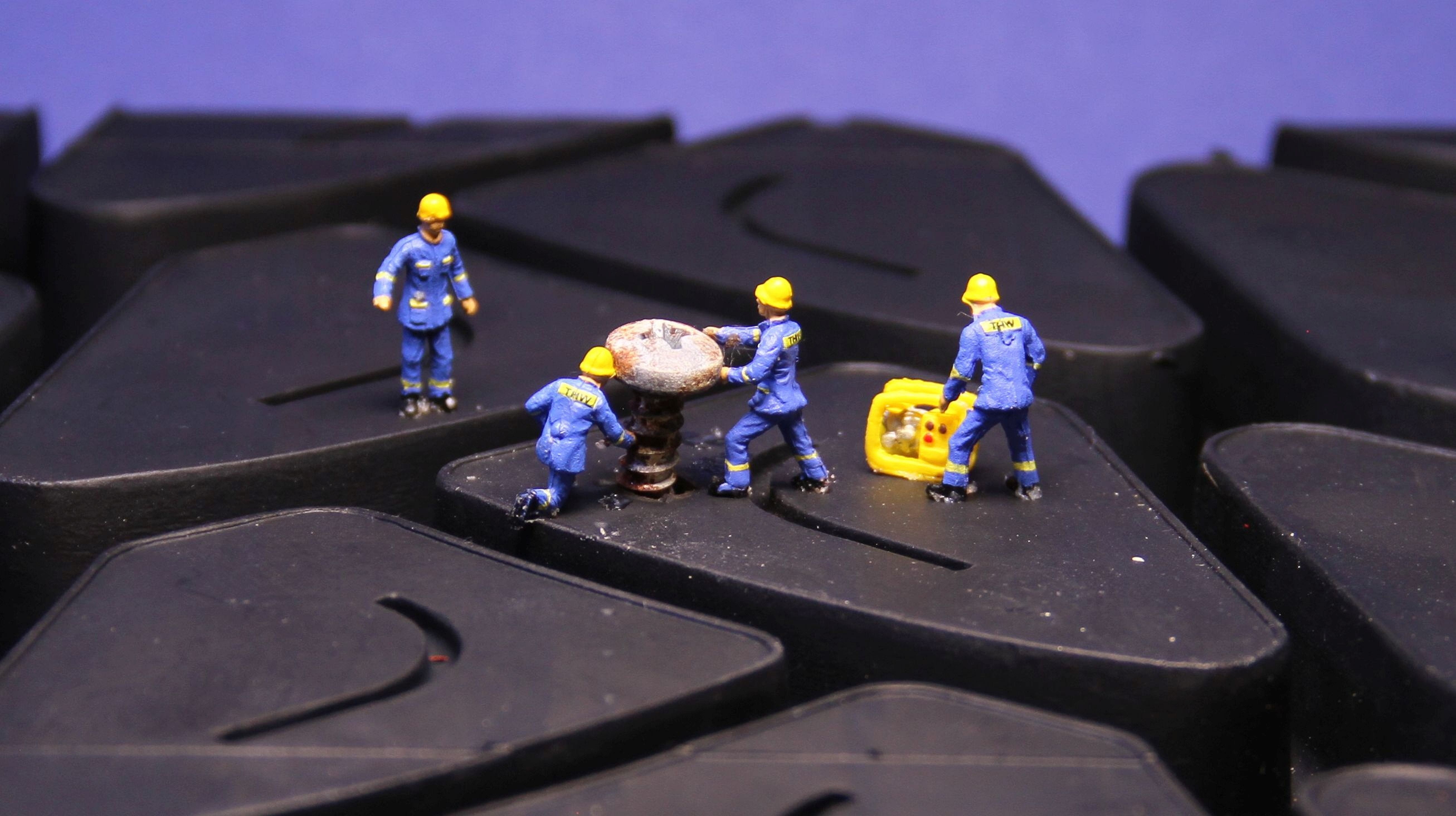 toy, work, screw, conflict, mechanics, thw, funny, h0, fighting, outdoors, miniature, nature, work clothes, 5K, protective clothing, mite, mature, creativity, HD Wallpaper