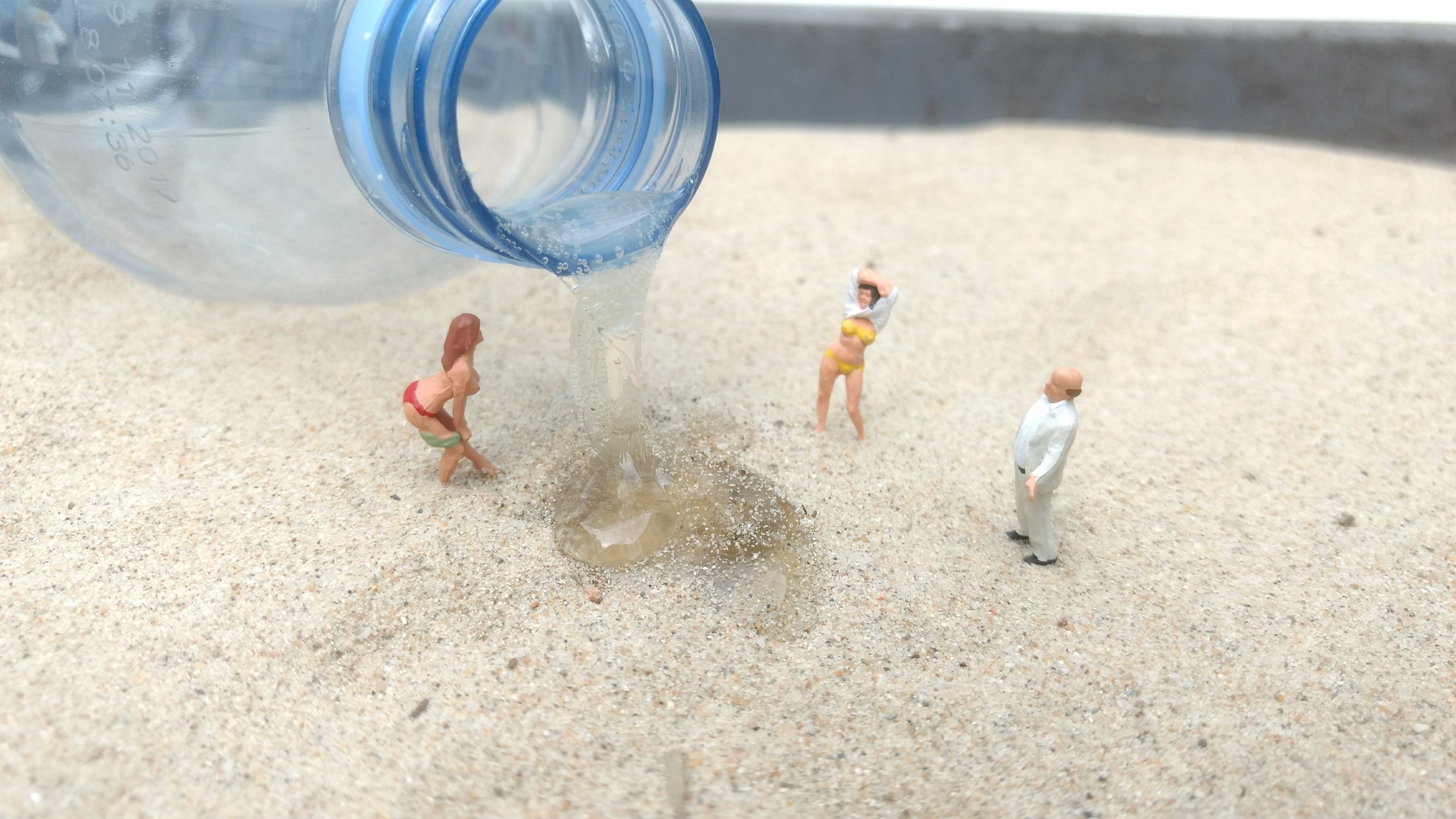 art, toys, sand, 4K, figurine, shower, bottle, beach, miniature figure, concrete, people, humorous, modelleisenbahn figure, sea, high angle view, sunlight, HD Wallpaper