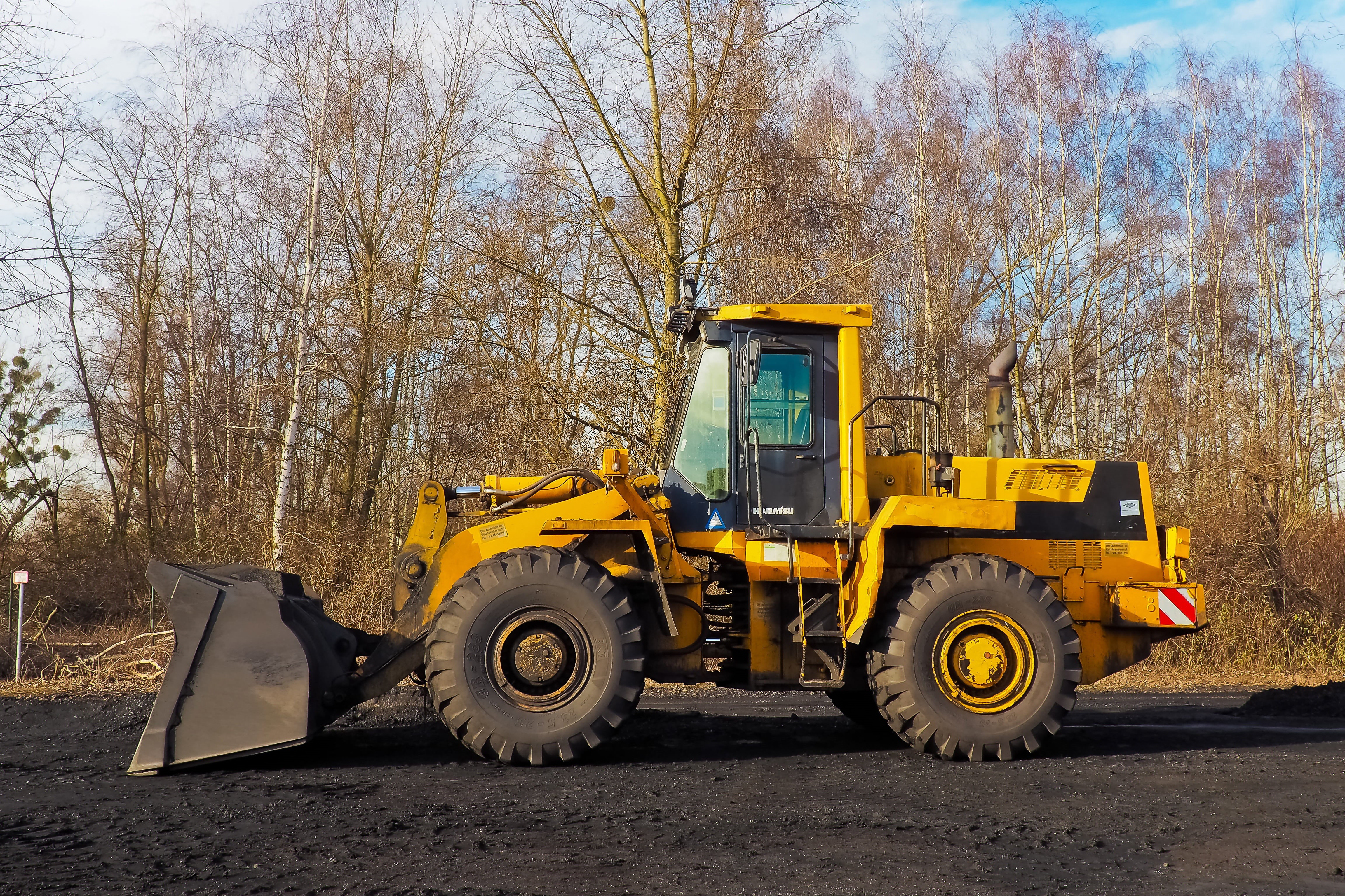 tree, land, yellow, industry, metal, earthmoving, truck, day, end, tire, machinery, work machine, stationary, motor vehicle, blade, transportation, land vehicle, HD Wallpaper