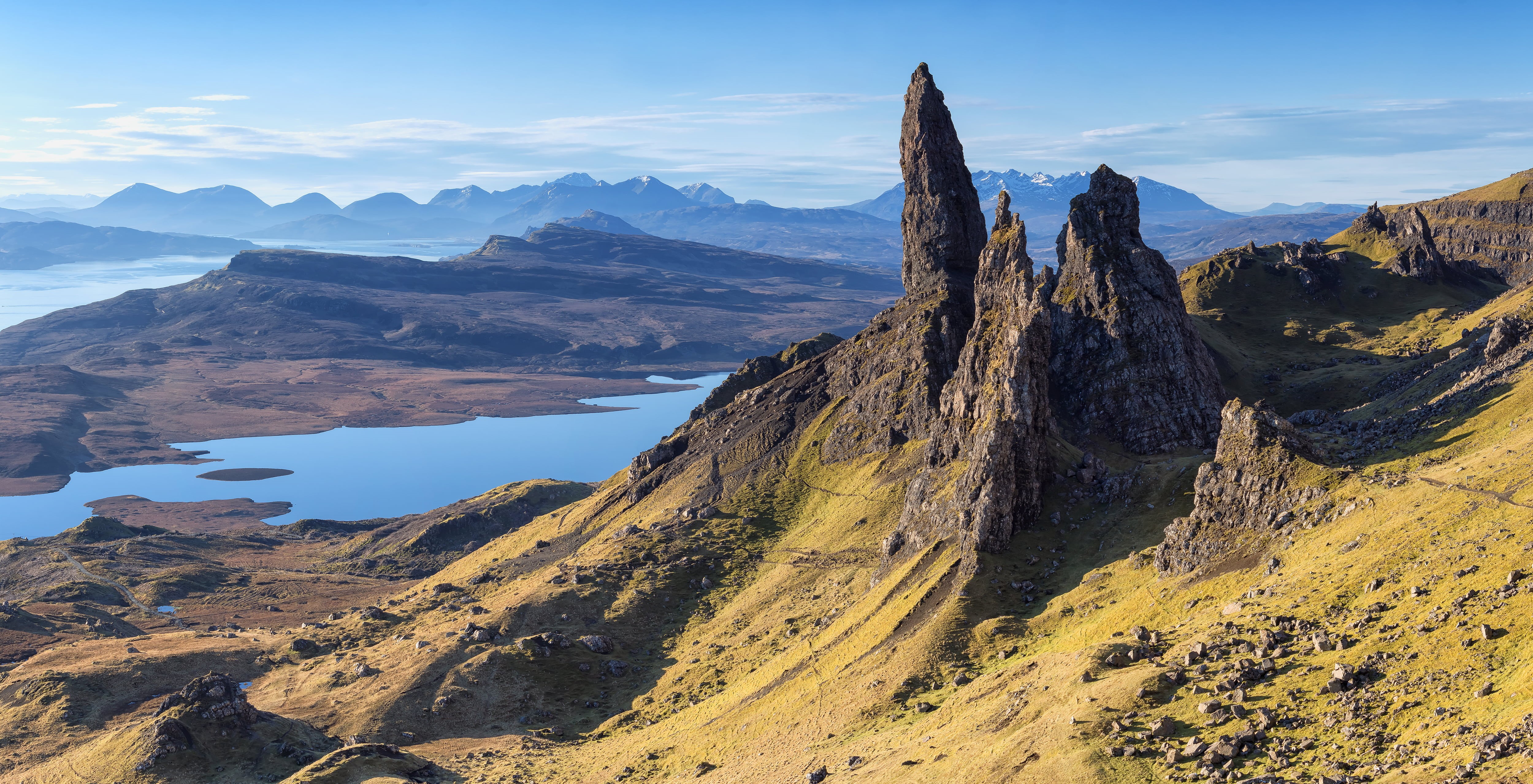 Scotland, Old Man of Storr, brown, dolomites, concrete, pinnacles, grassfield, hiking, tourism, white, lake, scenics, rock - Object, blue and white, nature, HD Wallpaper