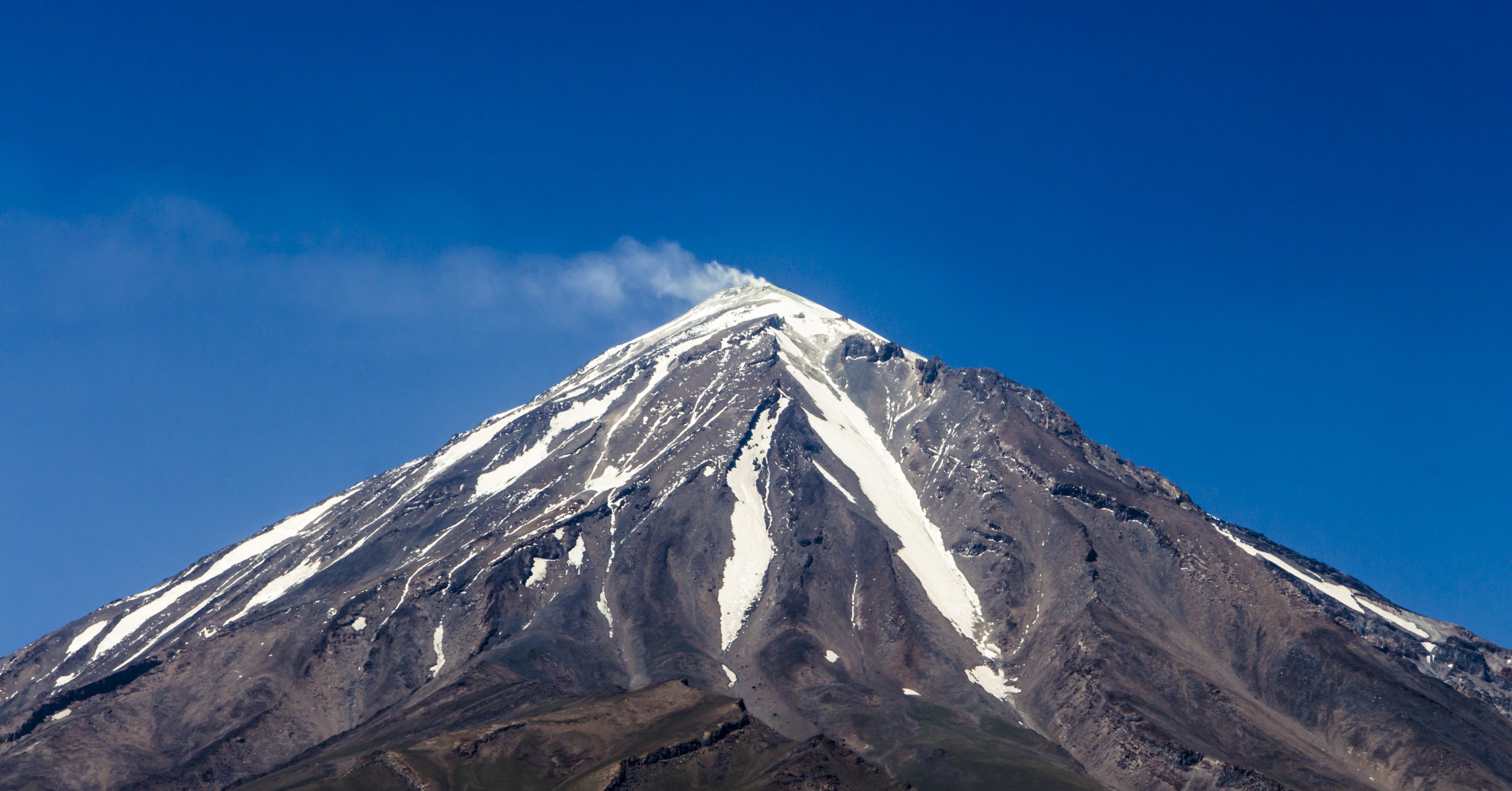 volcano, snowcapped mountain, outdoors, mountain range, winter, rock, nature, mount damavand, mountain ridge, cold temperature, mountain, extreme terrain, HD Wallpaper