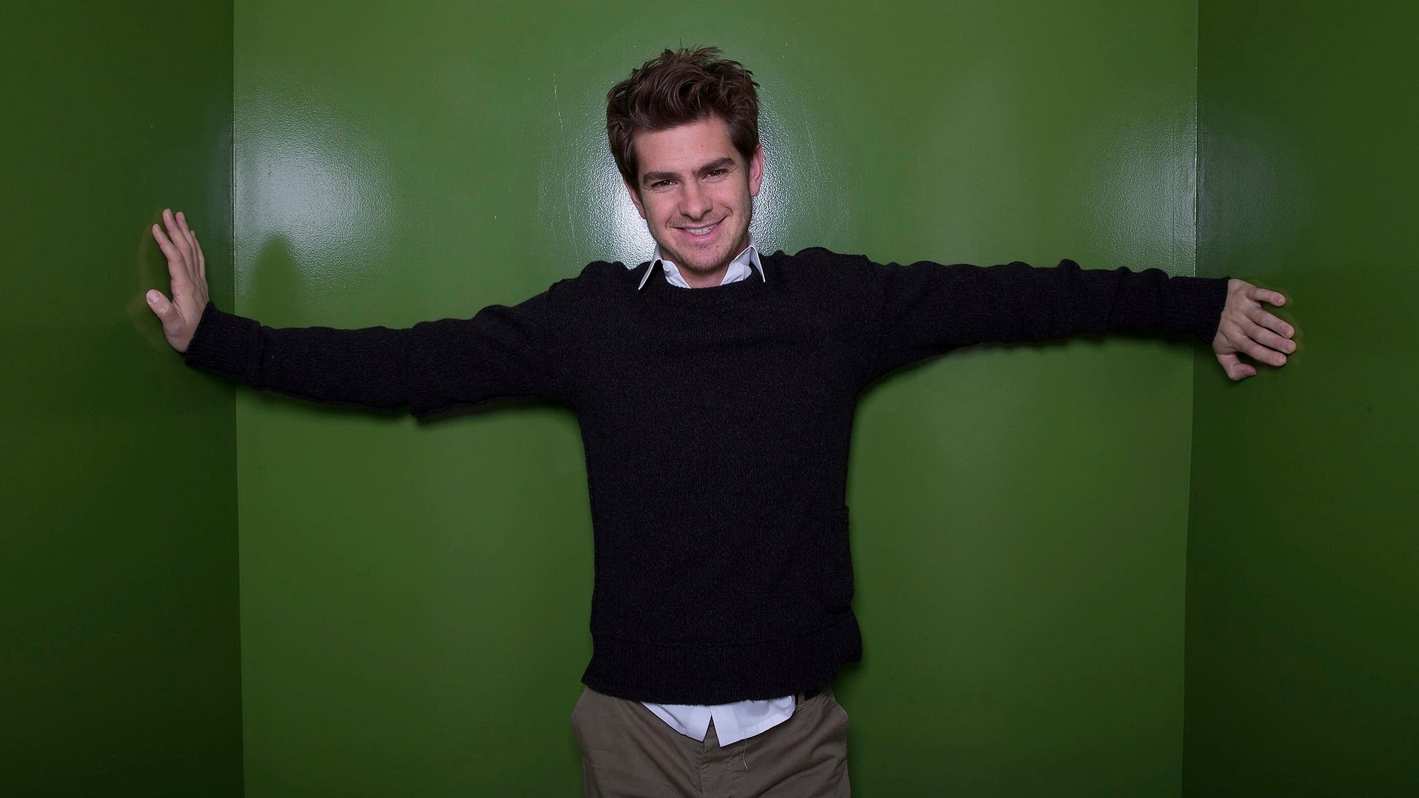 green background, casual Clothing, happiness, andrew garfield, one Man Only, positive Emotion, young Adult, 1080P, men, portrait, gesturing, celebrity, HD Wallpaper