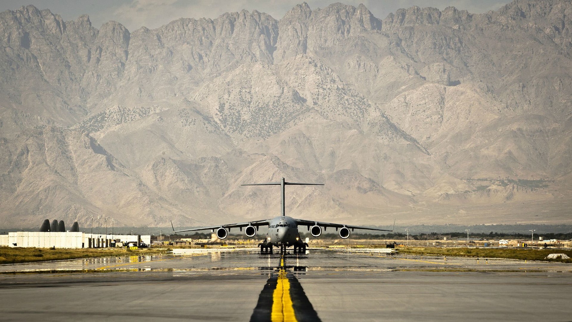 military, airport, brown, outdoors, asphalt, aerospace industry, mountain range, mode of transportation, 1080P, Boeing C-17 Globemaster III, transportation, HD Wallpaper