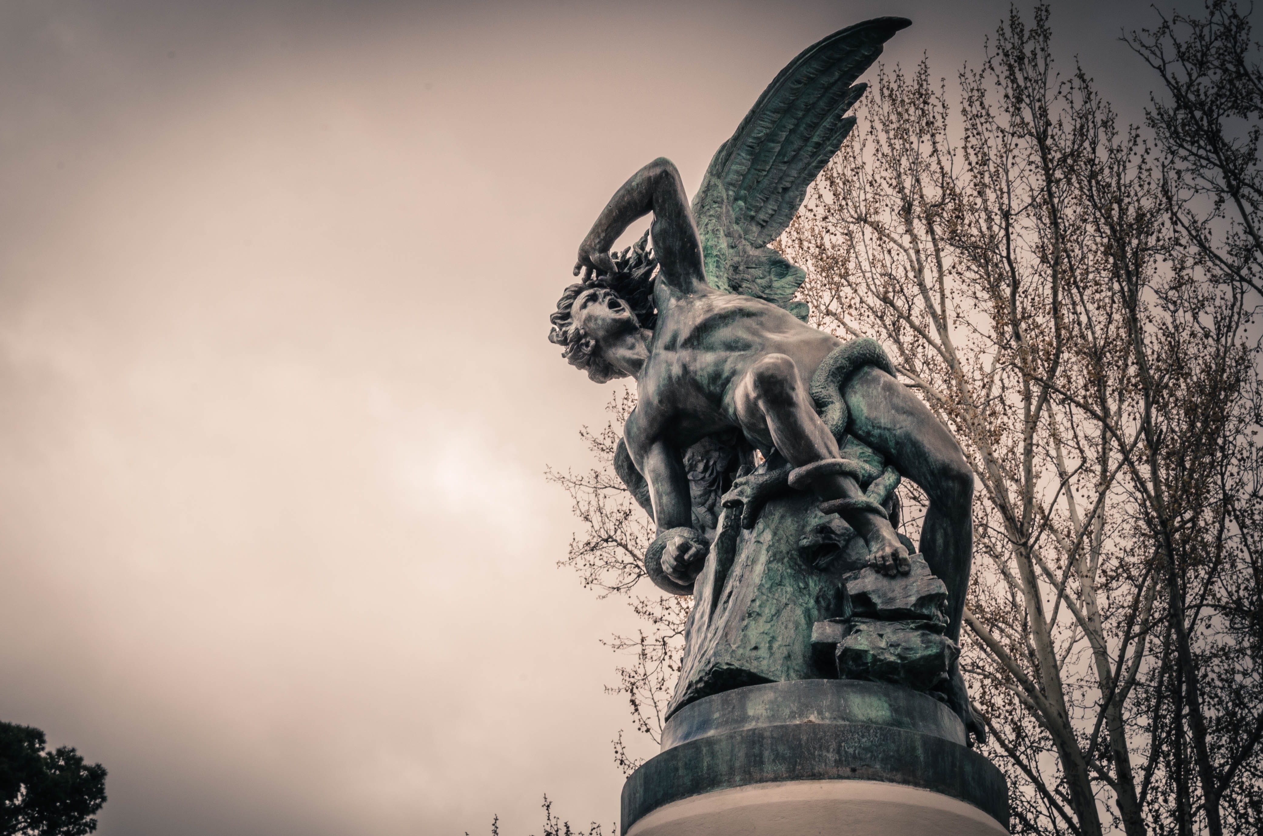representation, architecture, low angle view, day, male likeness, rage, 4K, sky, dispair, plant, monument, human representation, creativity, statue, memorial, HD Wallpaper