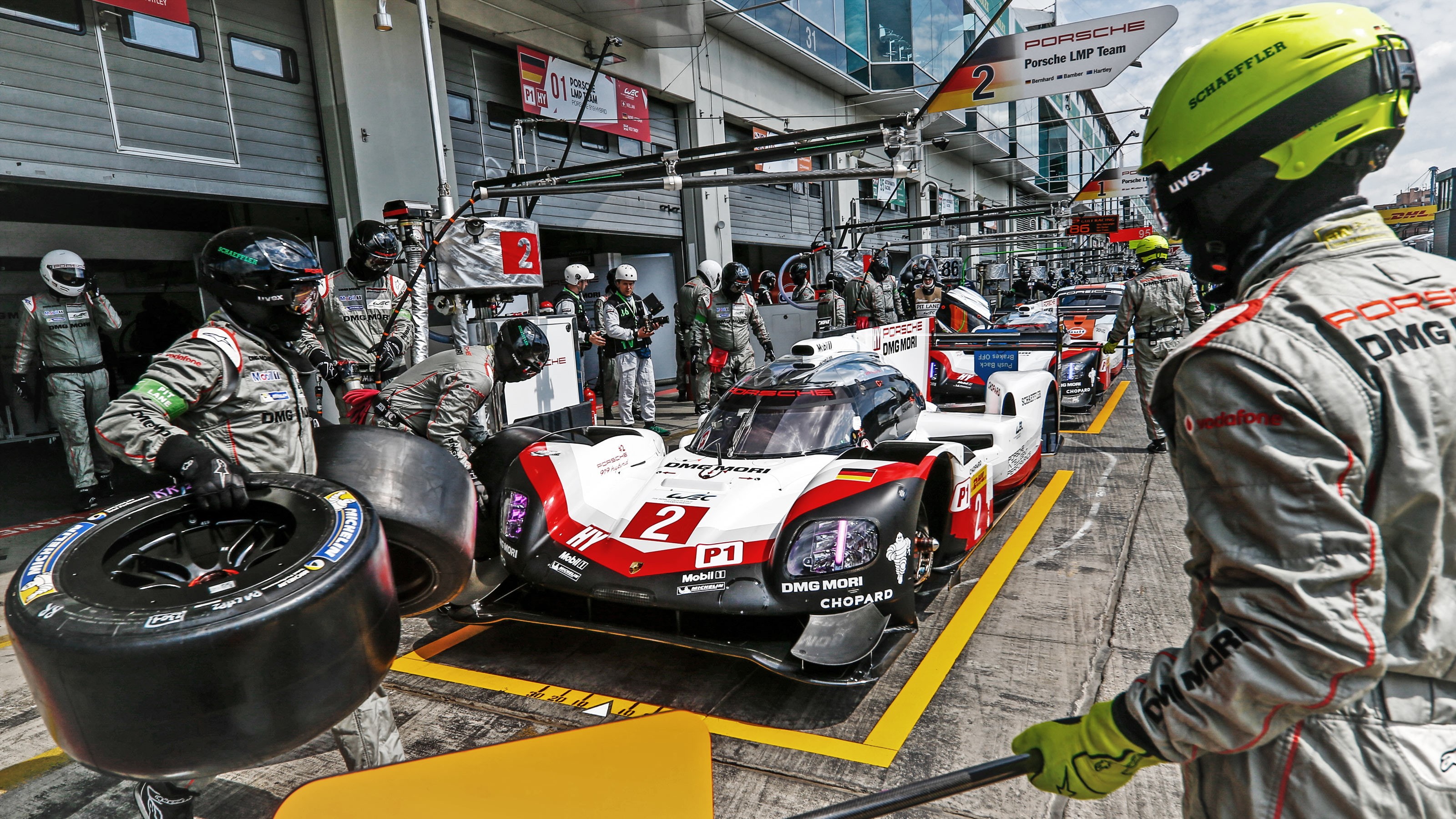 real people, built structure, stationary, security, endurance, world, championship, transportation, lmp1, outdoors, land vehicle, headwear, men, working, HD Wallpaper