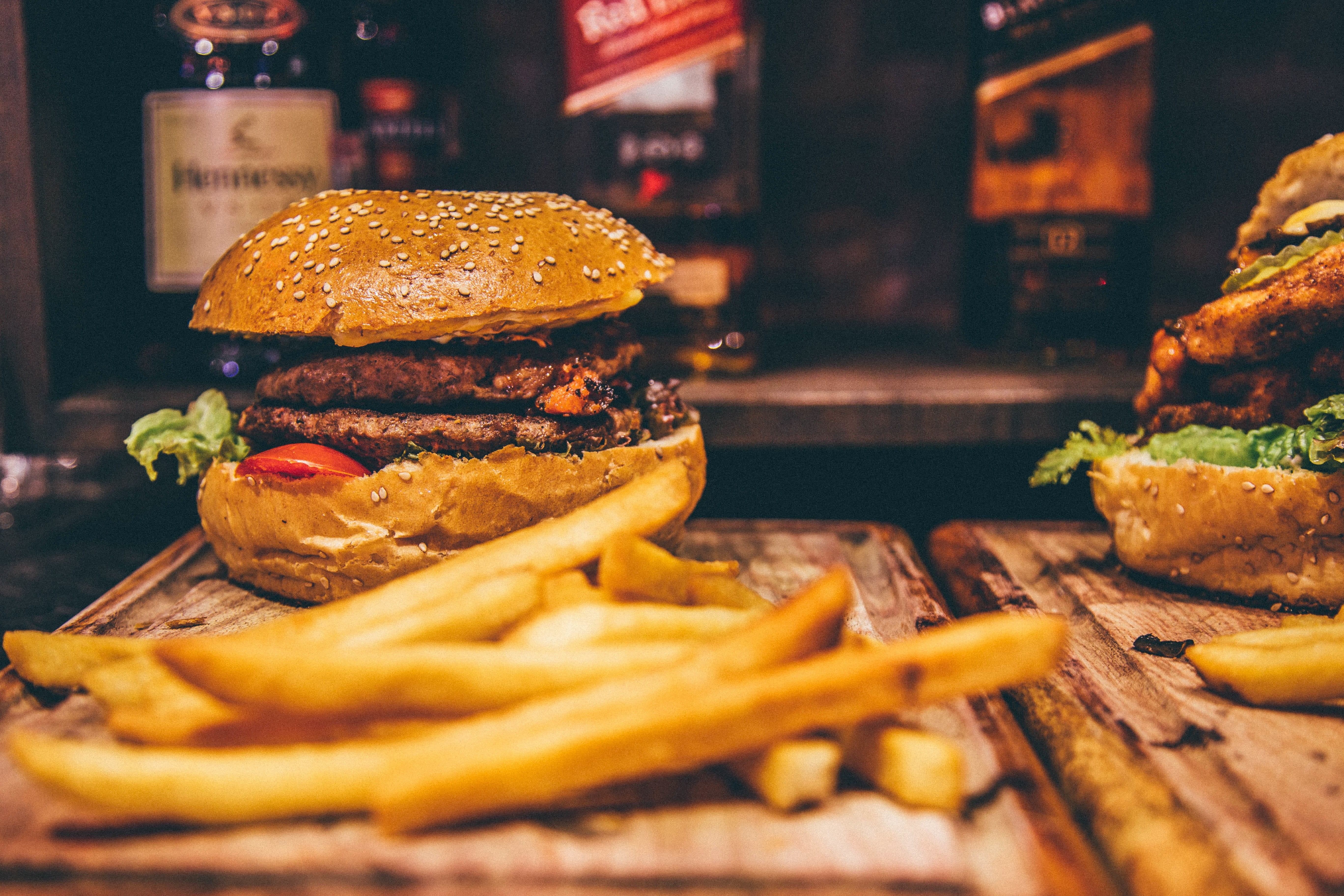 lettuce, burger, pommes frites, fast food, vegetable, sandwich, meal, potato, beef, take out food, burgers, hamburger, cheeseburger, bun, unhealthy eating, HD Wallpaper