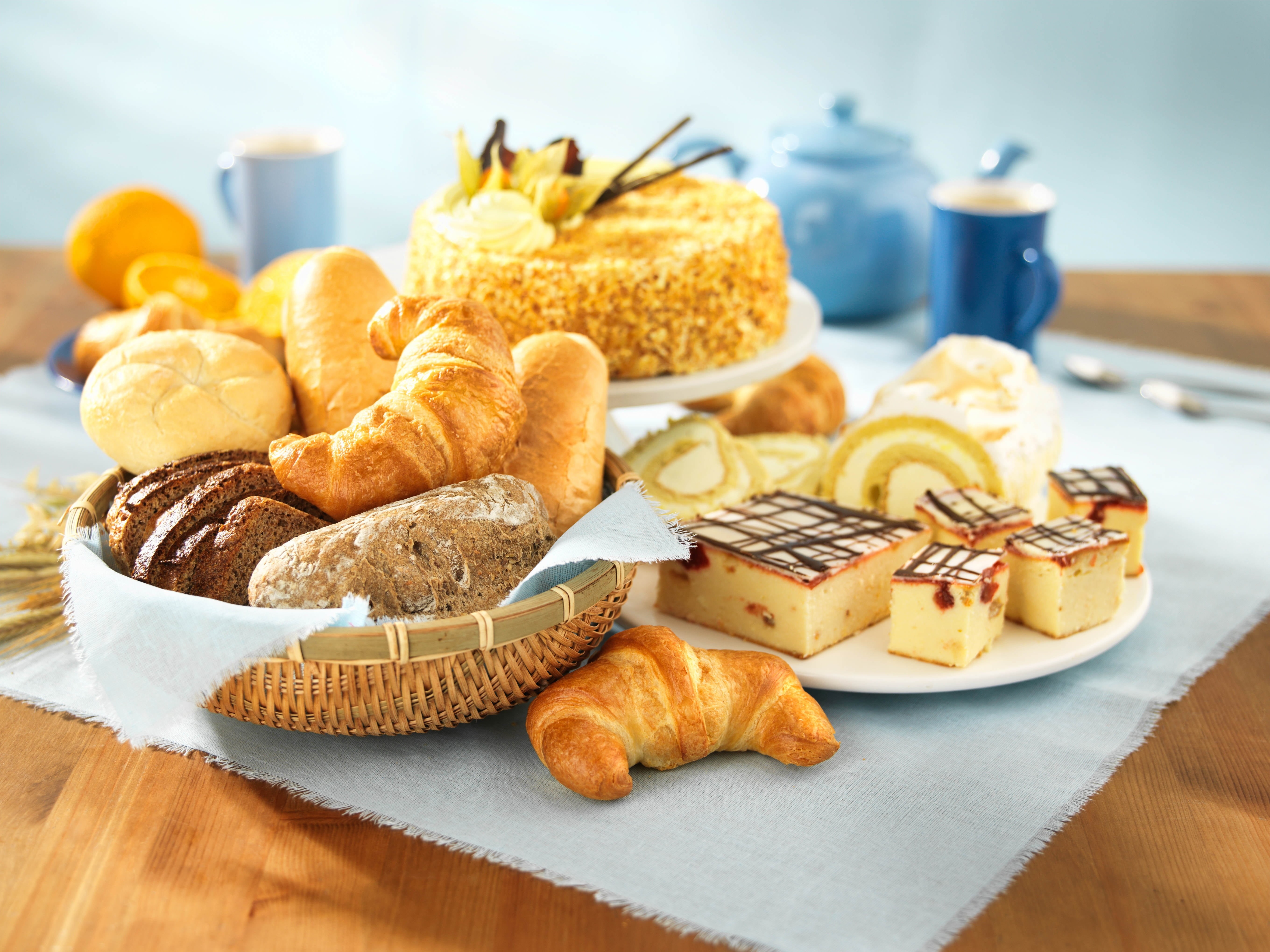 temptation, croissant, french food, brown, gourmet, cake, no People, sweet Food, pastries, plate, drink, bun, pastry, refreshment, unhealthy eating, croissants, HD Wallpaper
