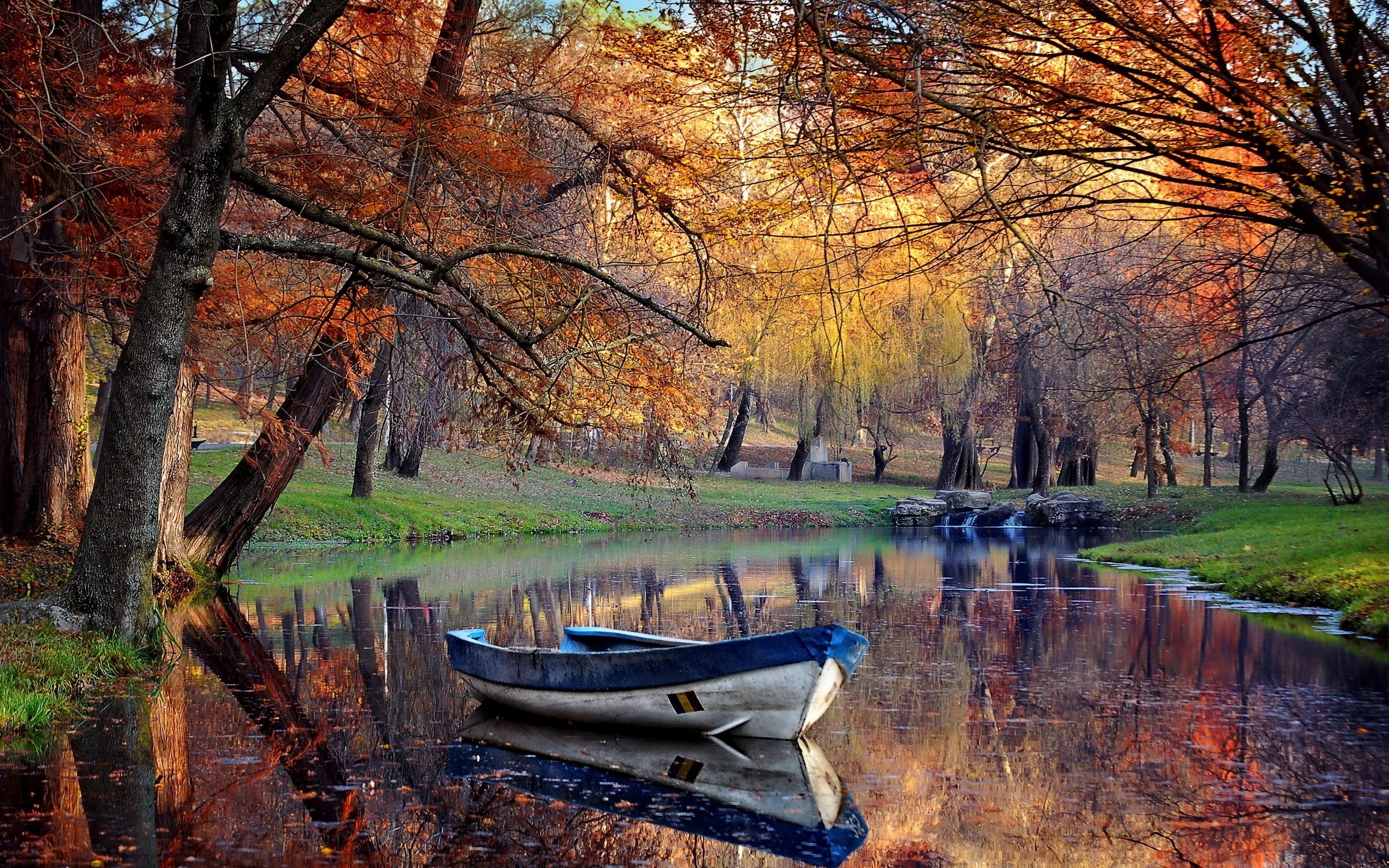 travel, multi Colored, red, wooden, park - Man Made Space, pond, canoe, season, plant, sky, woodland, landscape, boat, rural Scene, river, reflection, lake, HD Wallpaper