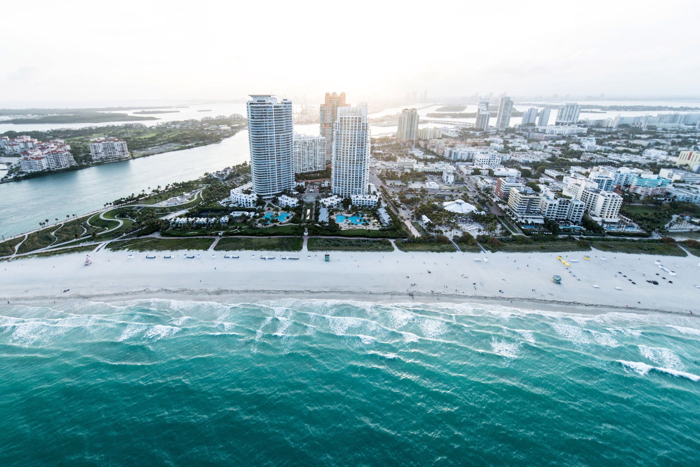 downtown District, high angle view, vacations, building Exterior, summer, buildings, city, palm trees, office building exterior, sky, waves, outdoors, aerial View, HD Wallpaper