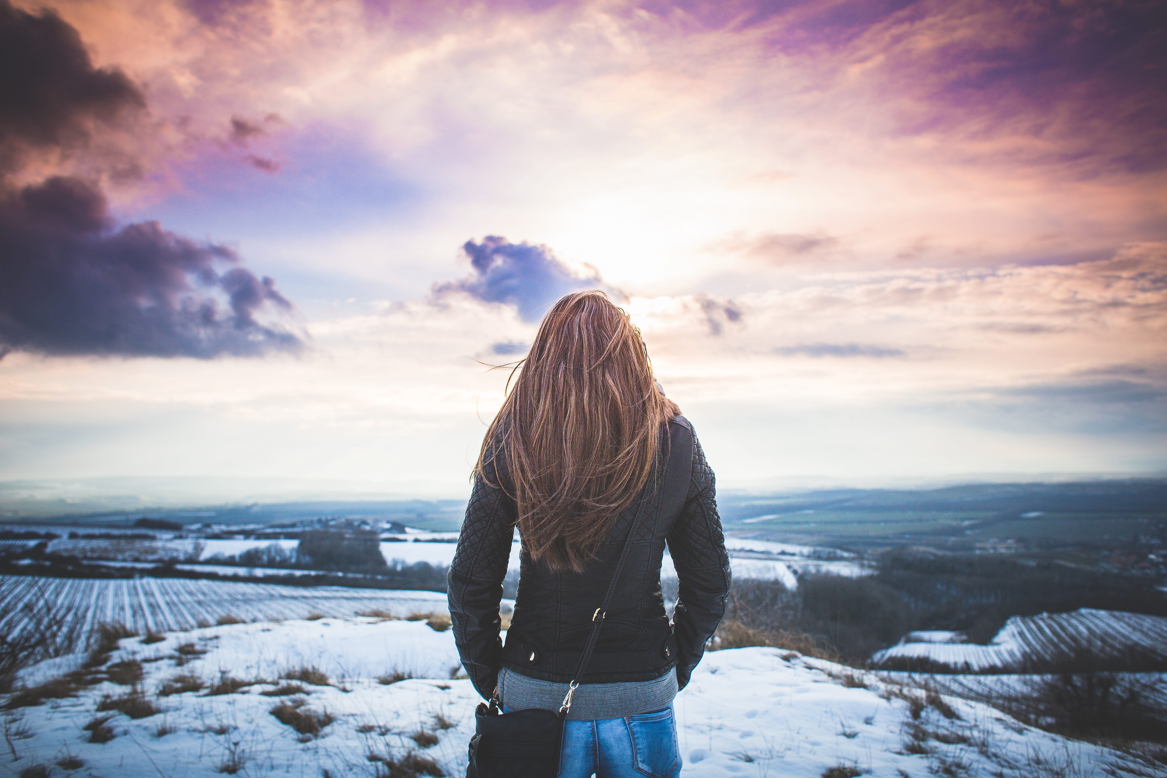snowy, females, young Women, copy Space, people, clouds, behind, leisure activity, rear view, Girl, landscape, adult, 4K, cold, caucasian Ethnicity, winter, HD Wallpaper