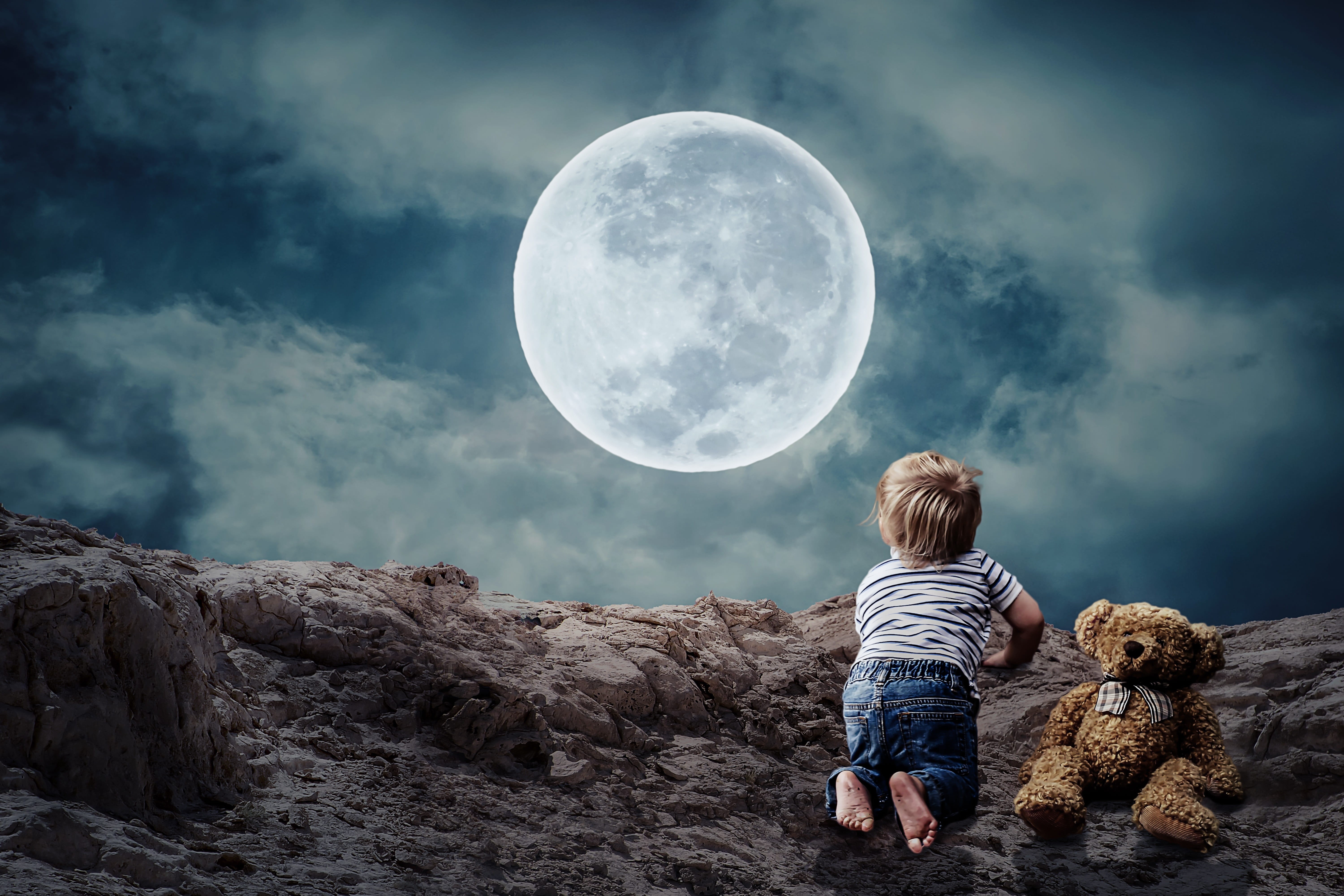 crawl, 5K, night, rock, little boy, small child, abyss, contemplation, males, full moon, sky, cloud - sky, full length, men, bear, hair, rock - object, HD Wallpaper