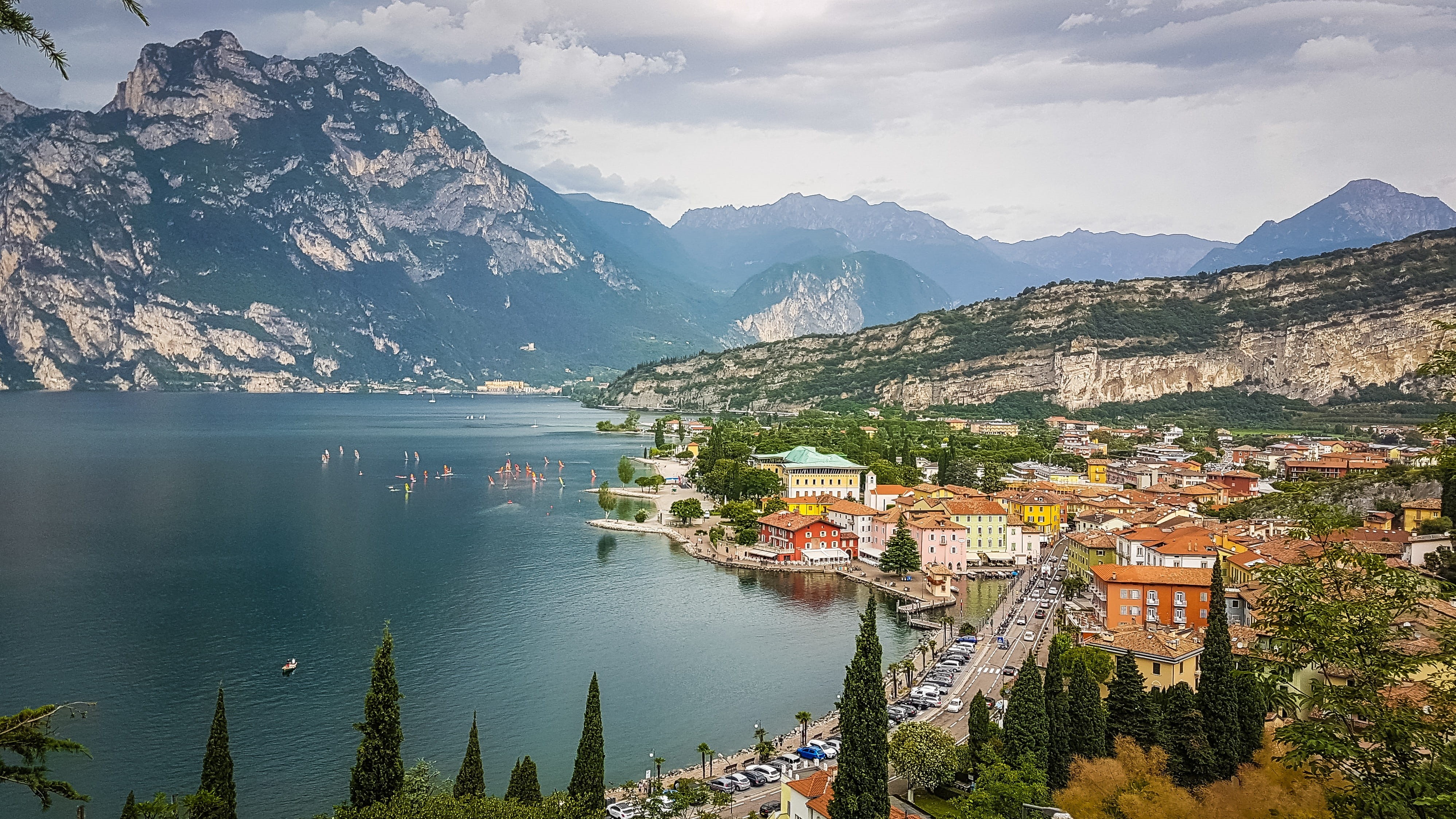 landscape, building exterior, beauty in nature, lakeside, plant, sky, mountains, city, garda mountains, building, day, historic center, vacations, garda, HD Wallpaper