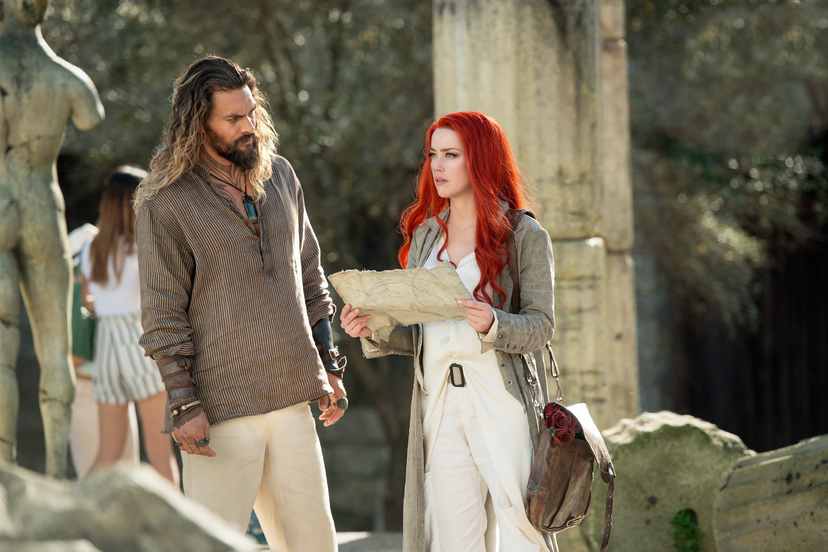 jason momoa, couple - relationship, females, day, young adult, redhead, young women, lifestyles, bag, hd, hairstyle, women, three quarter length, leisure activity, HD Wallpaper