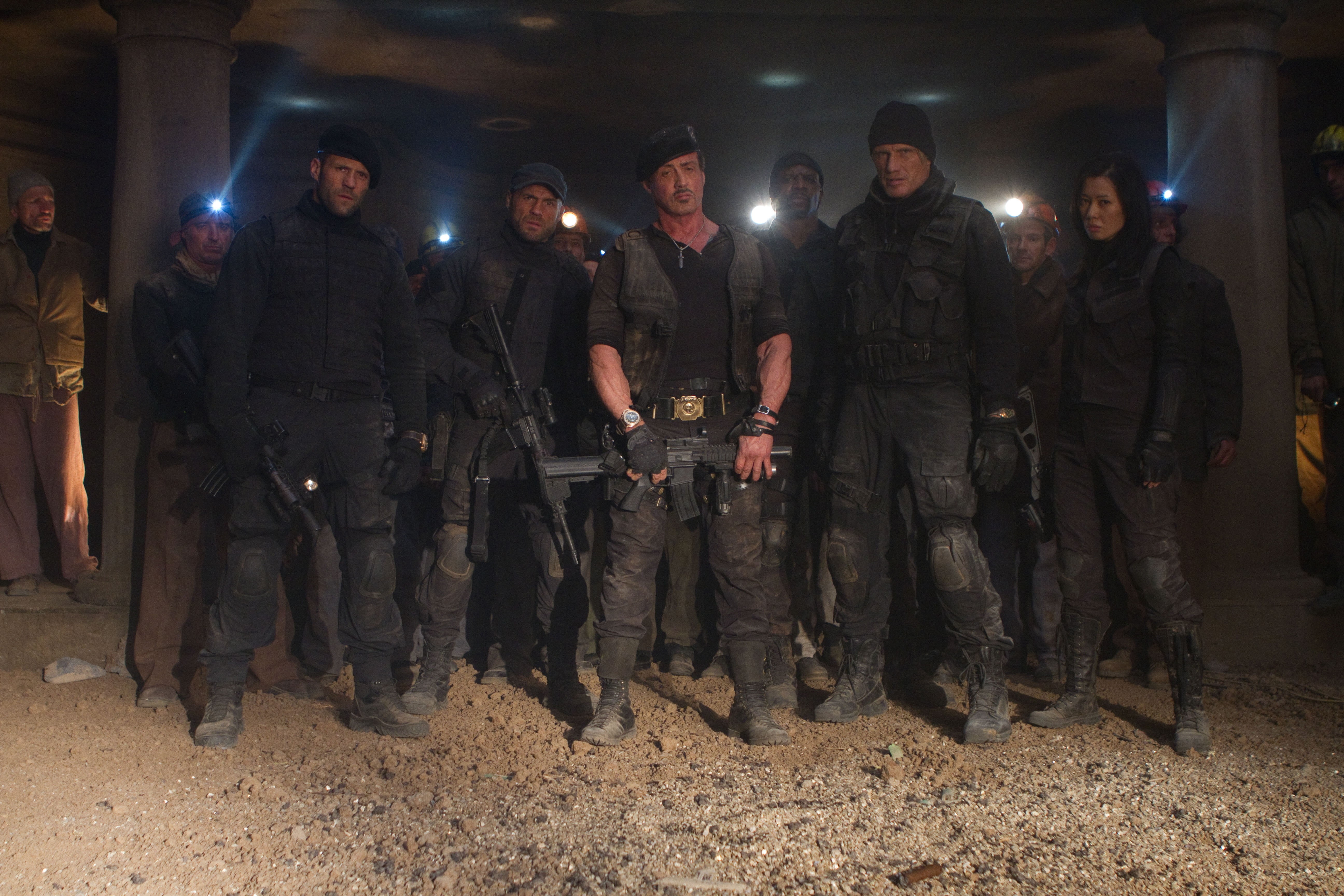 weapon, men, young men, safety, large group of people, Maggie, Toll Road, Gunnar Jensen, outdoors, full length, protection, Hale Caesar, The Expendables 2, HD Wallpaper