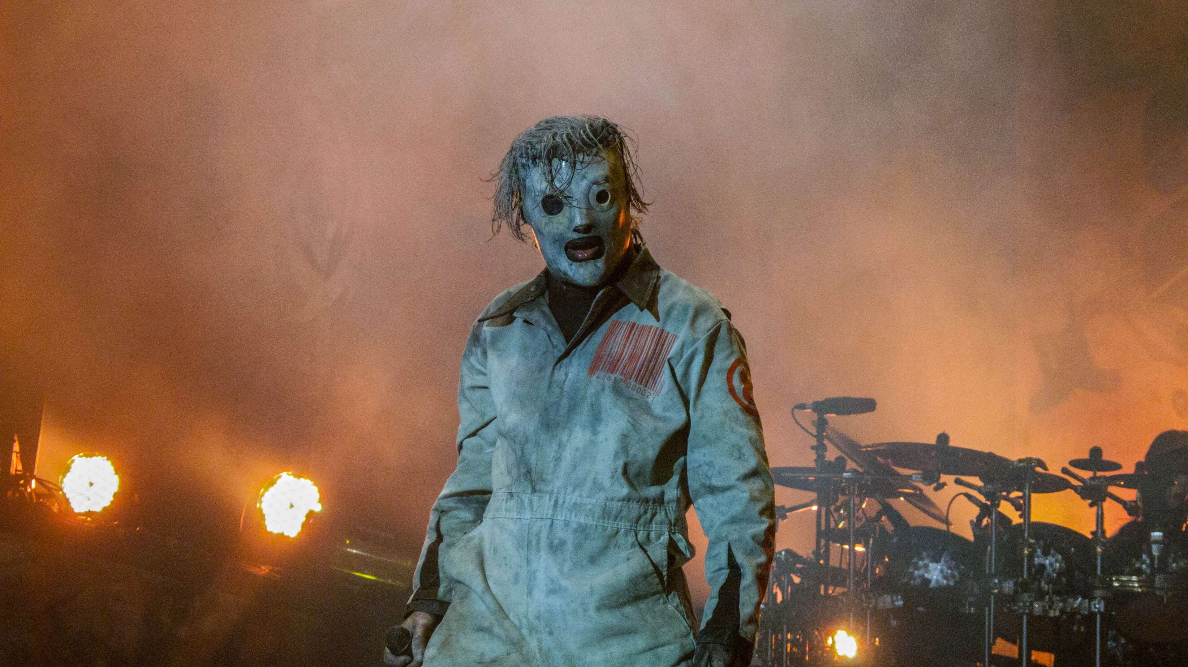 one person, 4K, three quarter length, adult, arts culture and entertainment, smoke - physical structure, young adult, waist up, slipknot graspop 2013, HD Wallpaper