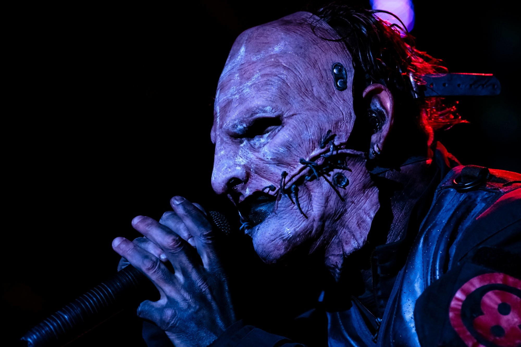 indoors, night, close-up, black background, 1080P, mature adult, lifestyles, holding, adult, studio shot, real people, dark, portrait, males, slipknot  for mac, HD Wallpaper
