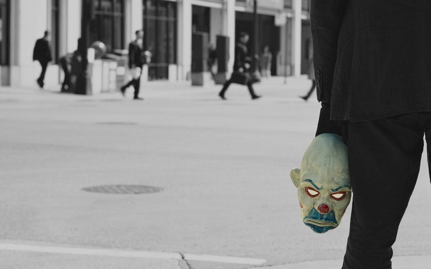 real people, white, one person, building exterior, clowns, standing, outdoors, pennywise, The Dark Knight, focus on foreground, selective coloring, incidental people, HD Wallpaper