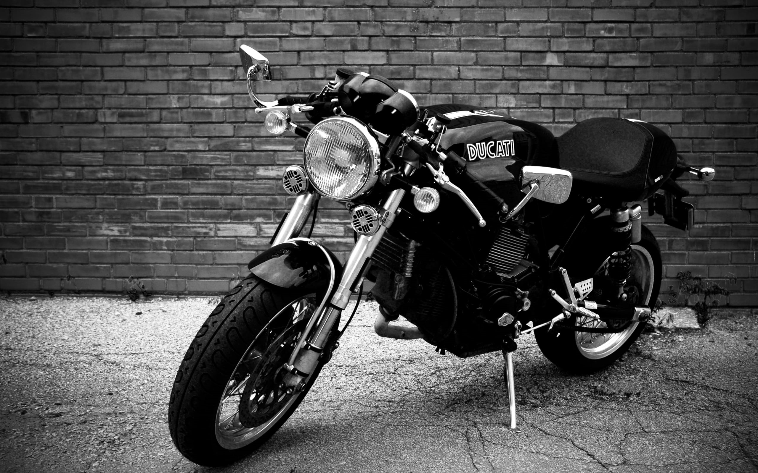 Ducati, 2K, angelina jolie, brick wall, full length, architecture, road, brick, transportation, street, Motorcycles, motorcycle, black, outdoors, HD Wallpaper