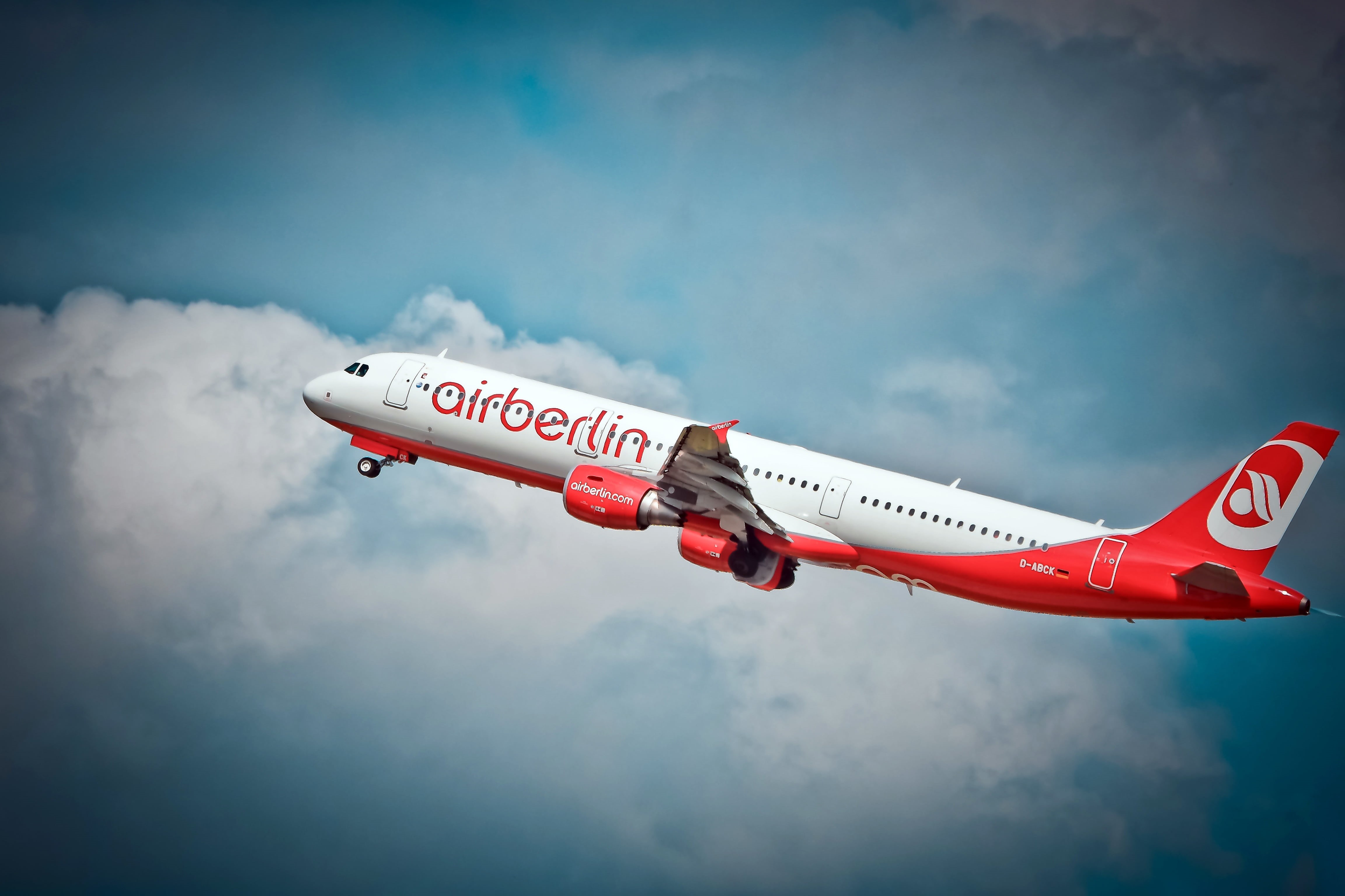 airlines, mid, passenger, transport, no people, travel plane, holidays, outdoors, locomotion, communication, aircraft, traffic, holiday, clouds, tilt shift, HD Wallpaper