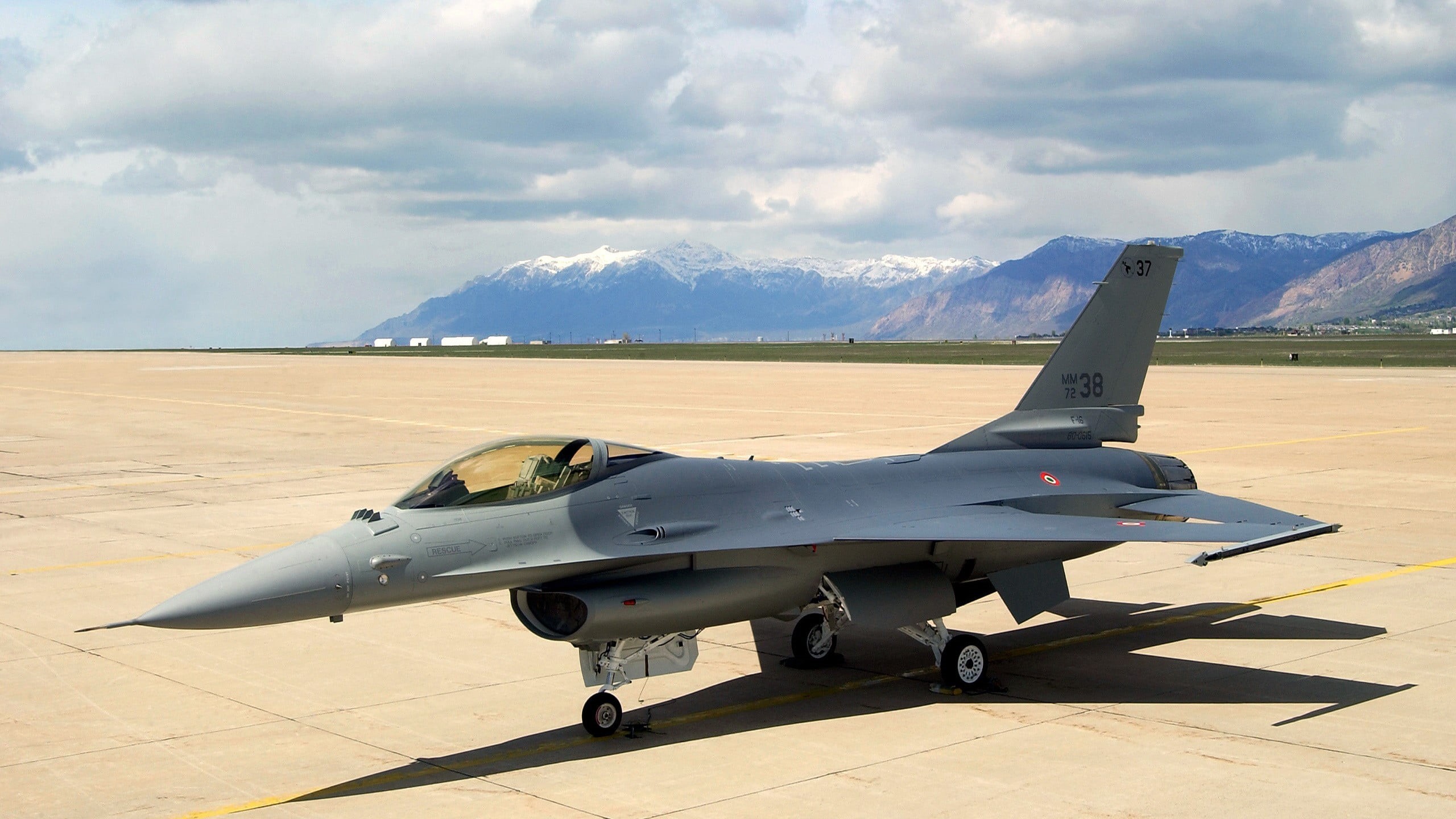fighter plane, single object, fighter, air vehicle, transportation, cloud - sky, flying, sky, mountain, plane, aircraft, General Dynamics F-16 Fighting Falcon, HD Wallpaper