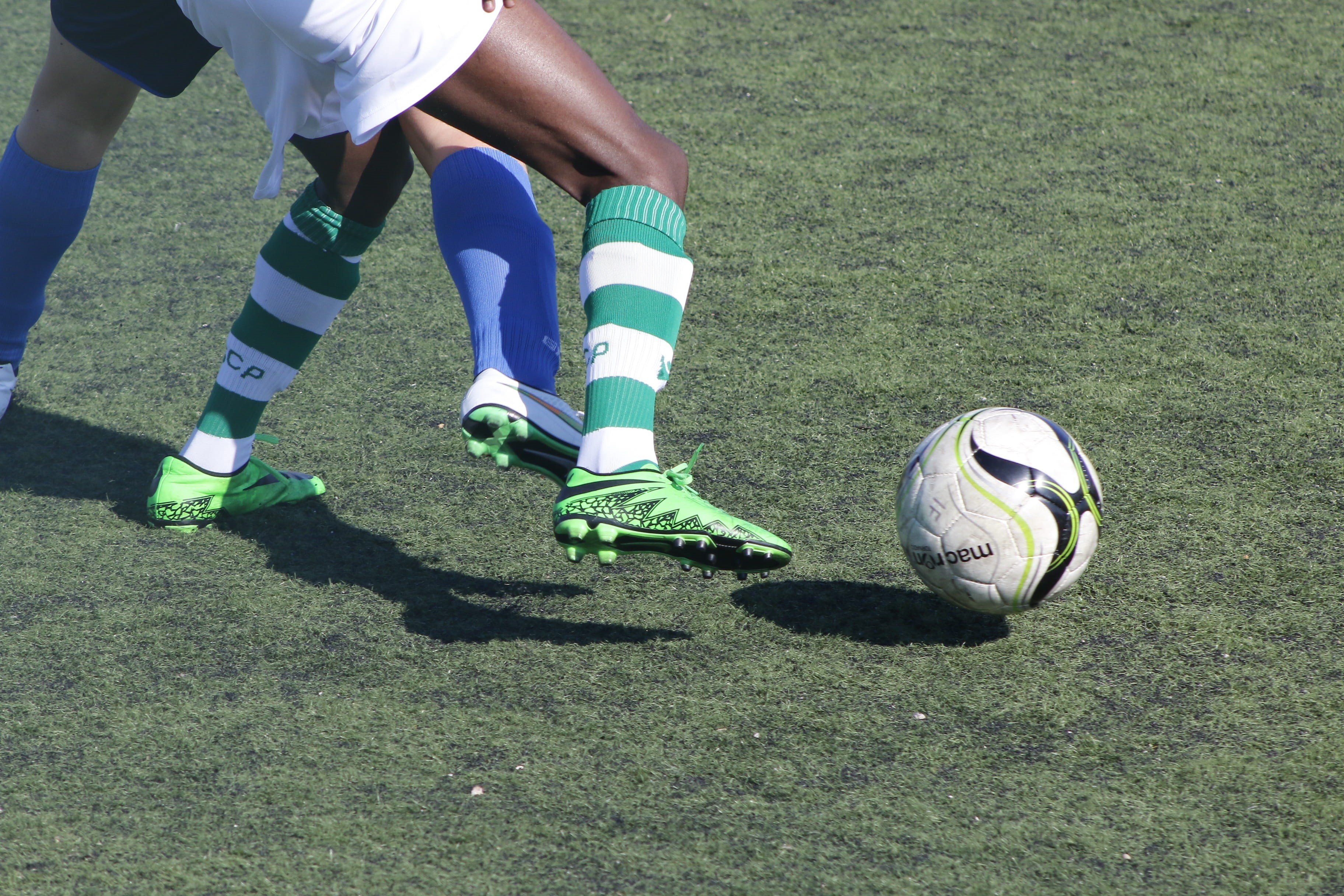 sunlight, day, playing, ace, nature, outdoors, boot, football, 2K, ball control, soccer ball, green color, lifestyles, soccer, one person, departure, domain, HD Wallpaper