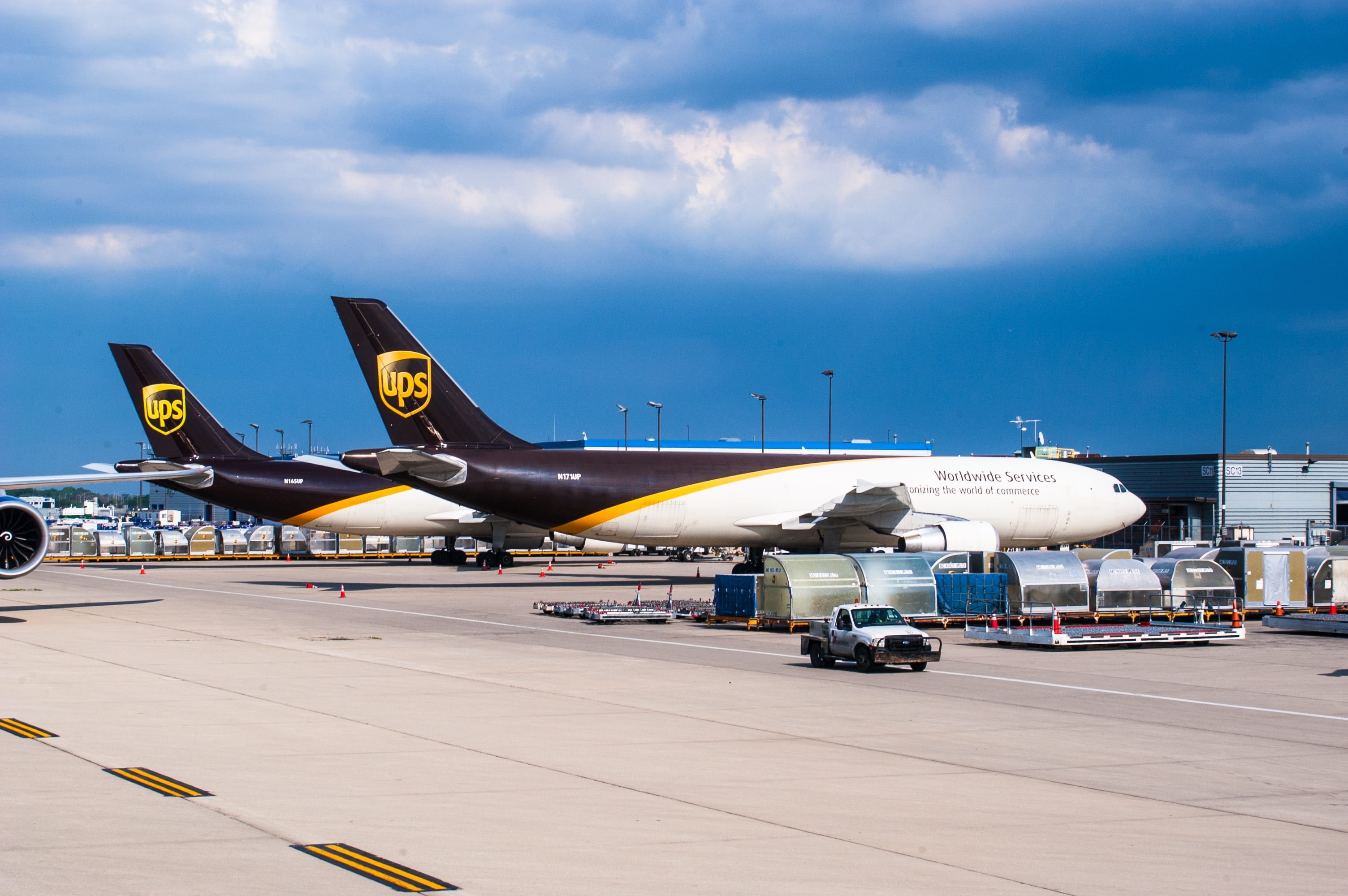 747, airline travel, boeing, airport, jet, aviation, sky, technology, plane, cloud - sky, boost, aerospace industry, turbine, airplane, flyer, mode of transportation, HD Wallpaper