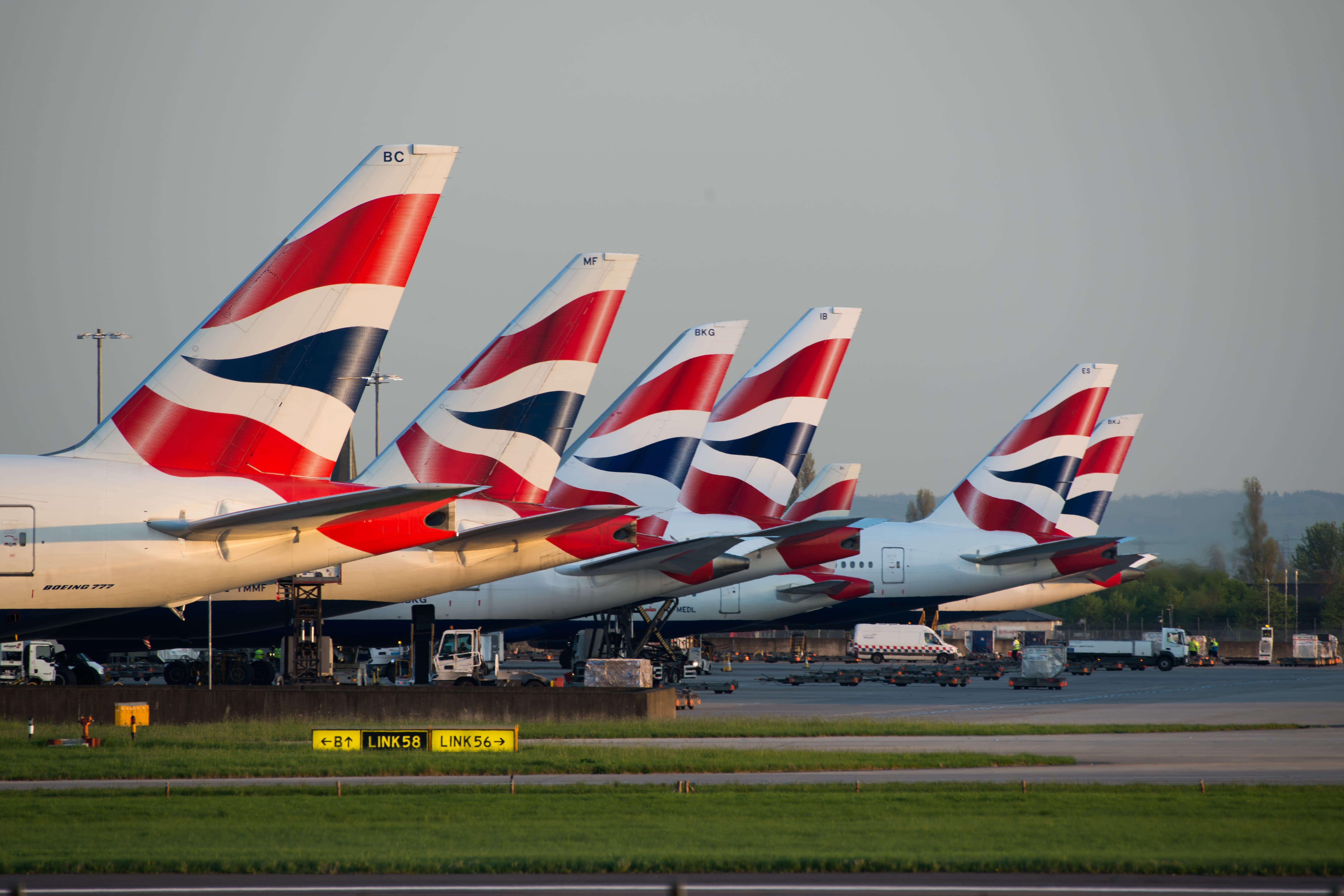 no people, air vehicle, red, outdoors, aviation, british, flag, commercial airplane, airbus, landing, mode of transportation, travel, airline, architecture, HD Wallpaper