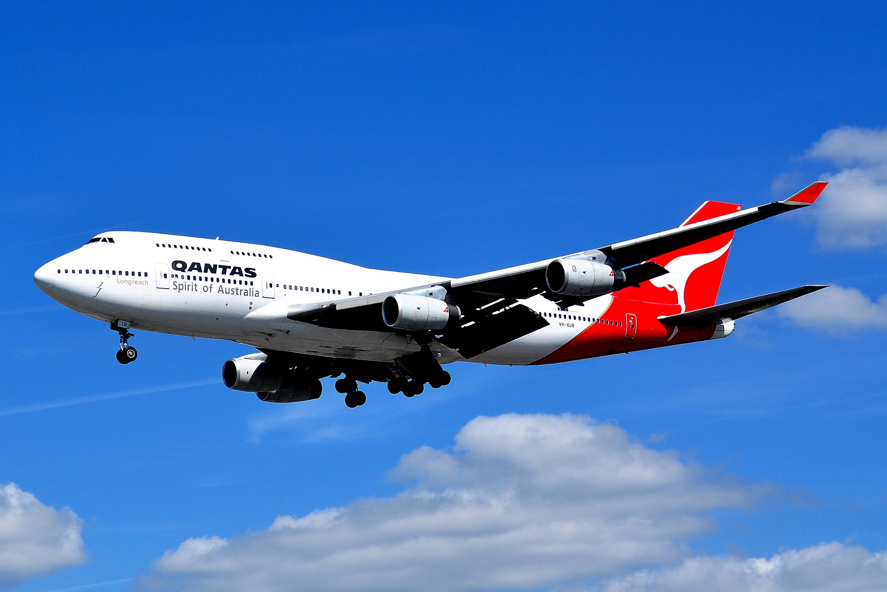 jet engine, landing - touching down, qantas, aviation, above, travel, flying, outdoors, commercial, copy space, private airplane, flight, skies, mode of transportation, HD Wallpaper