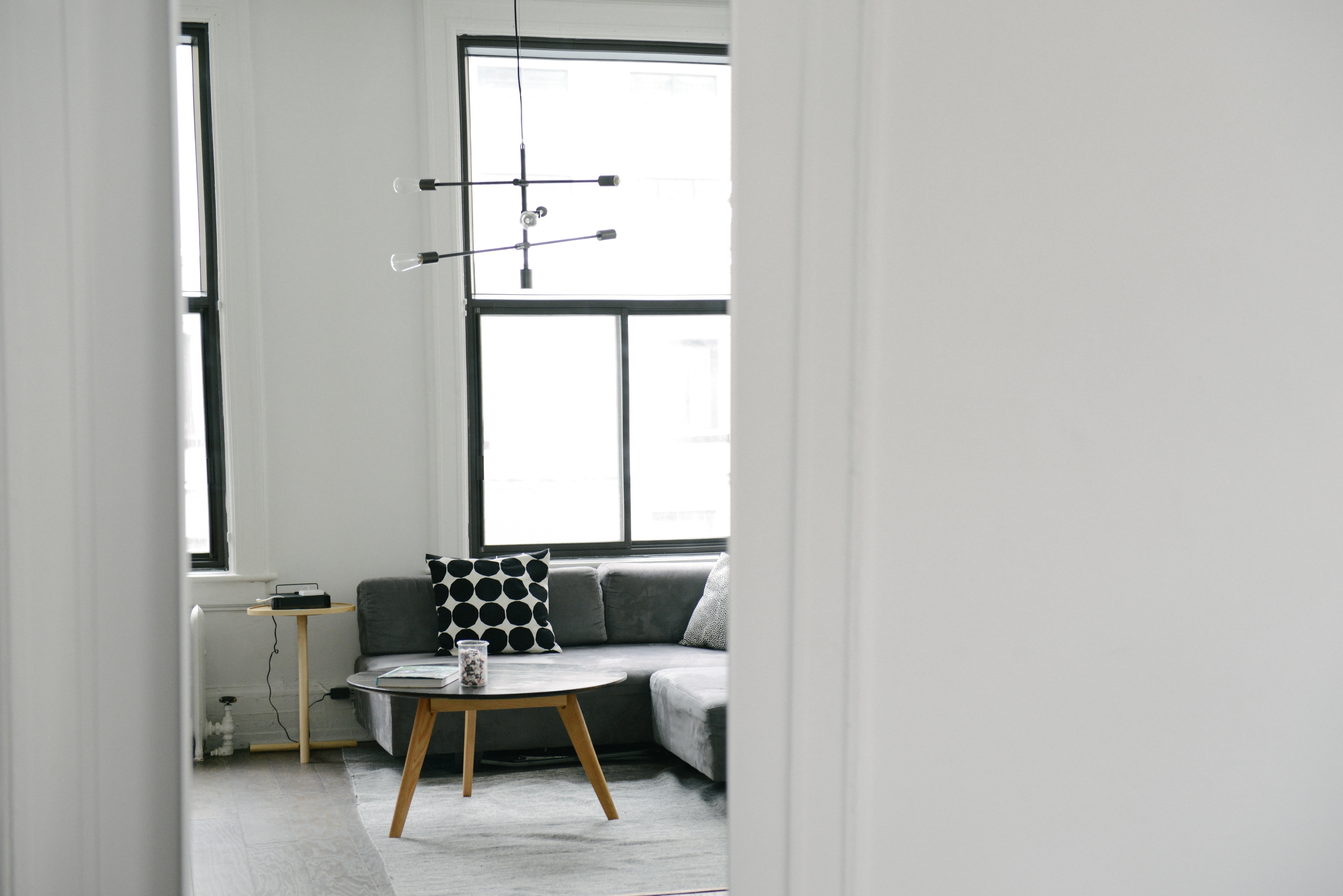 copy space, fixtures, white color, absence, empty, industrial, house, couch, domestic room, home, entrance, sectional, gray, chair, business, lighting, HD Wallpaper