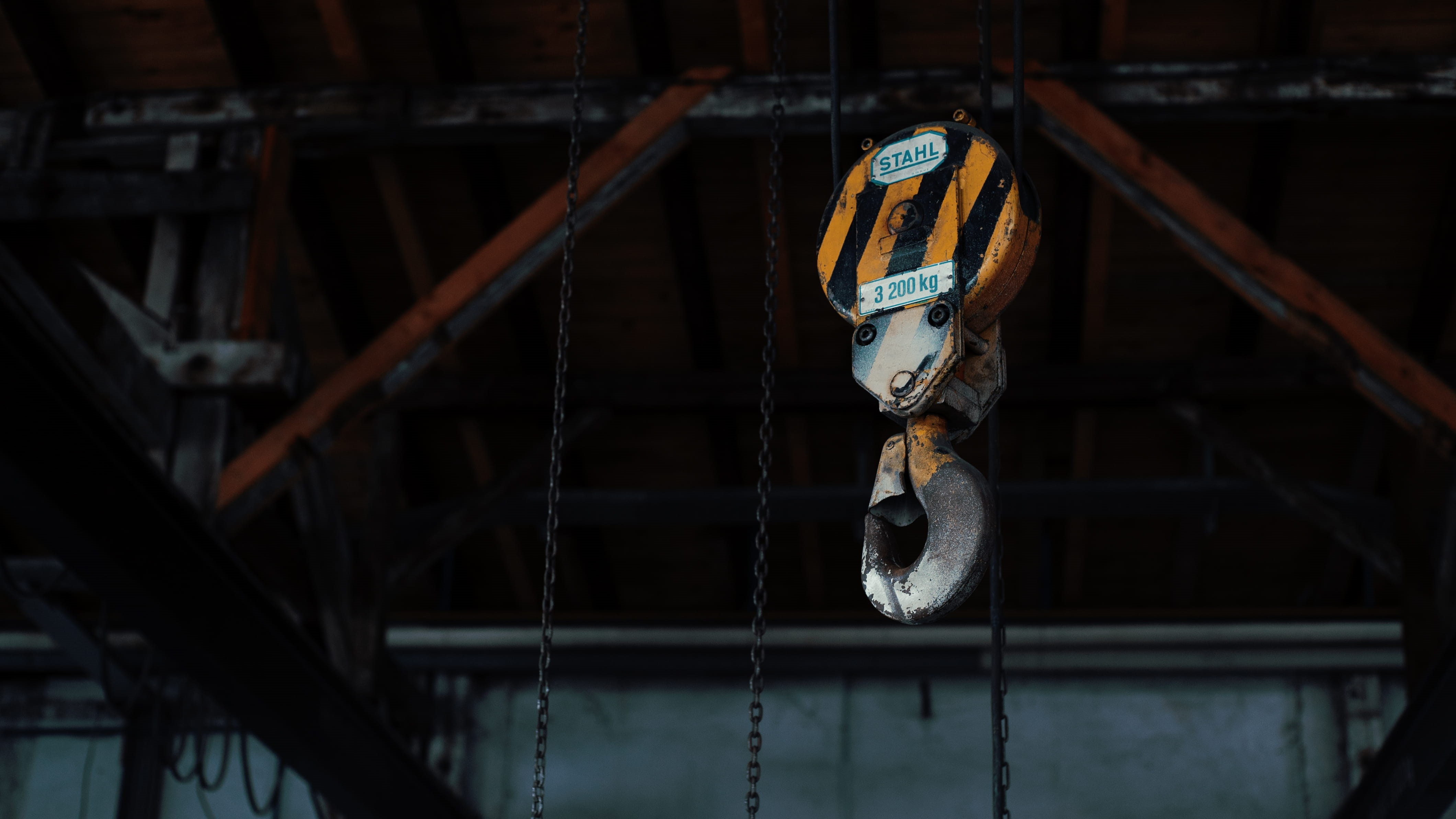 light fixture, fabric, connection, handrail, day, machinery, wheel, hanging, 4K, metal, black, banister, rope, stahl, factory, focus on foreground, crane, HD Wallpaper