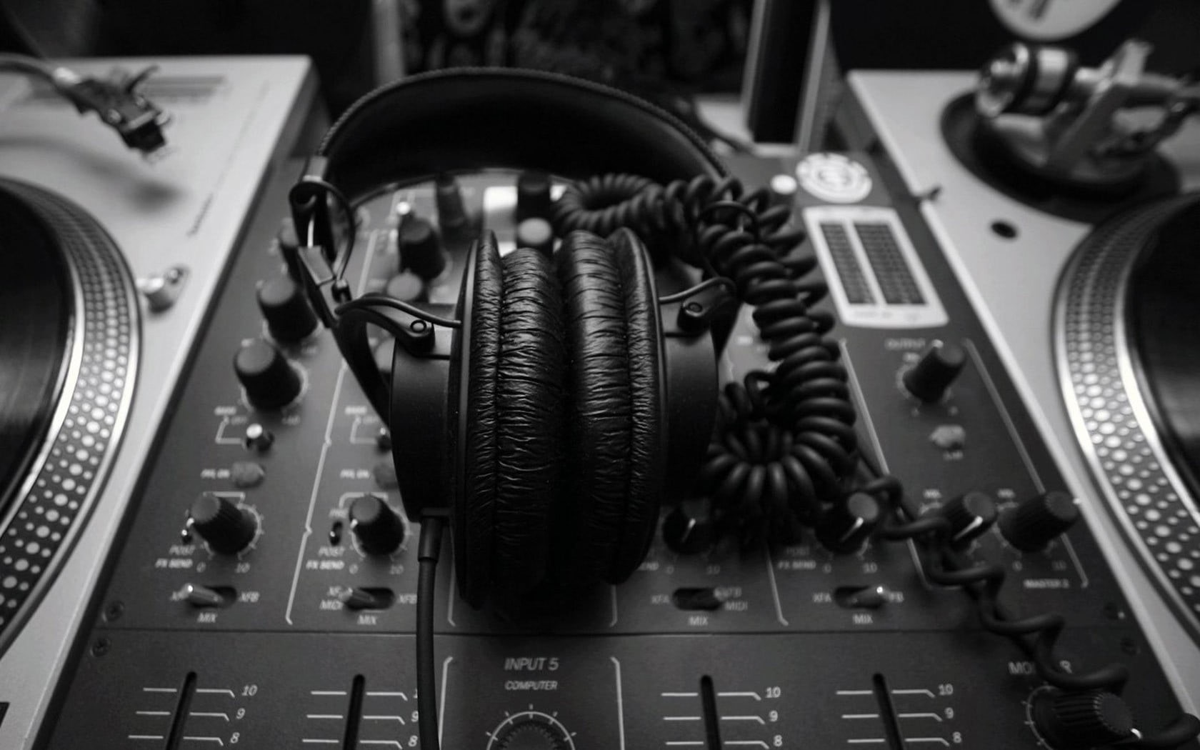 music, selective focus, audio-technica, focus on foreground, indoors, sound mixer, arts culture and entertainment, no people, black, 720P, control panel, HD Wallpaper