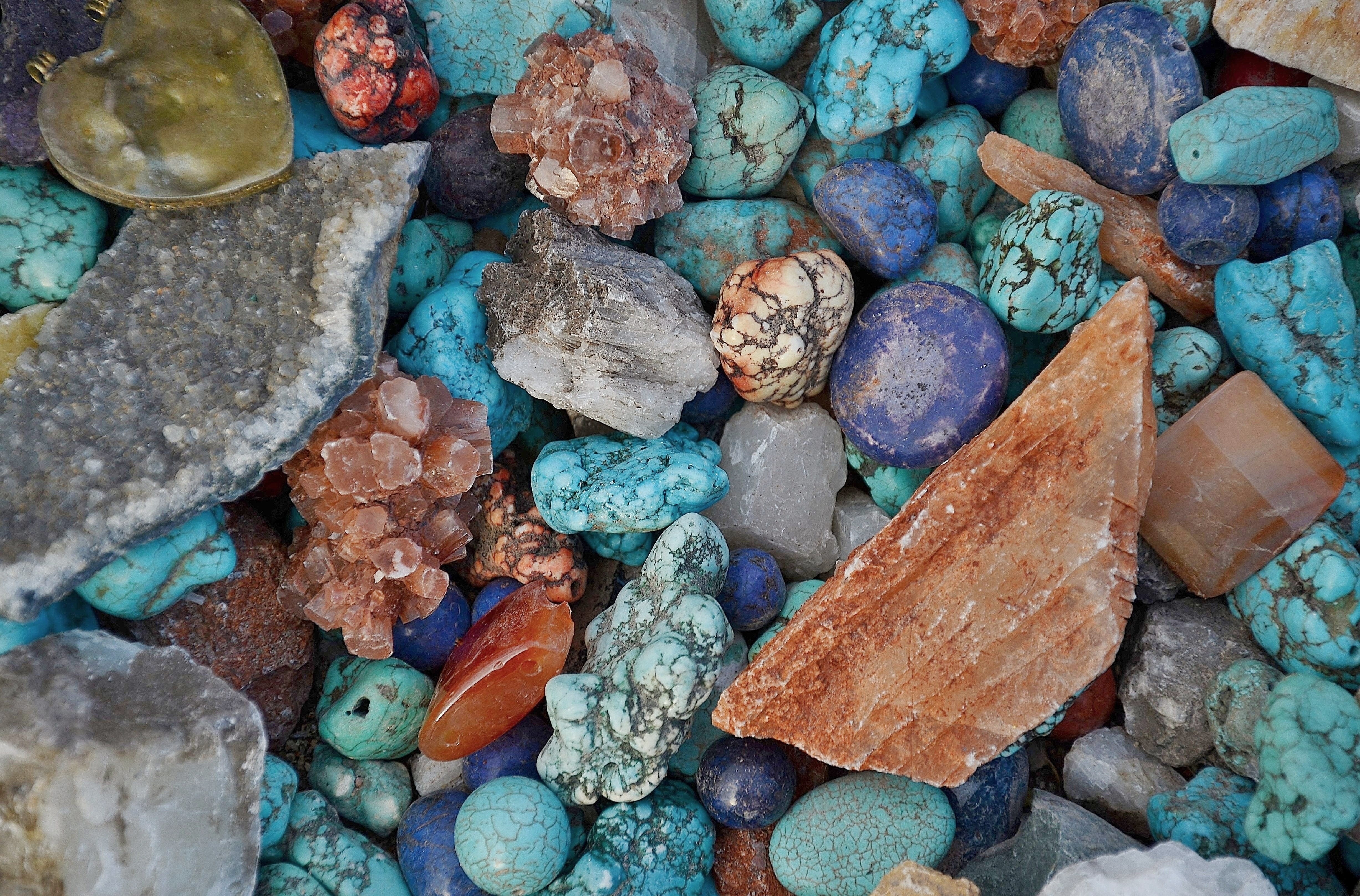 large group of objects, amethyst, 4K, gem, stone - object, choice, solid, transparent, stone, full frame, rock - object, outdoors, multi colored, brown, HD Wallpaper