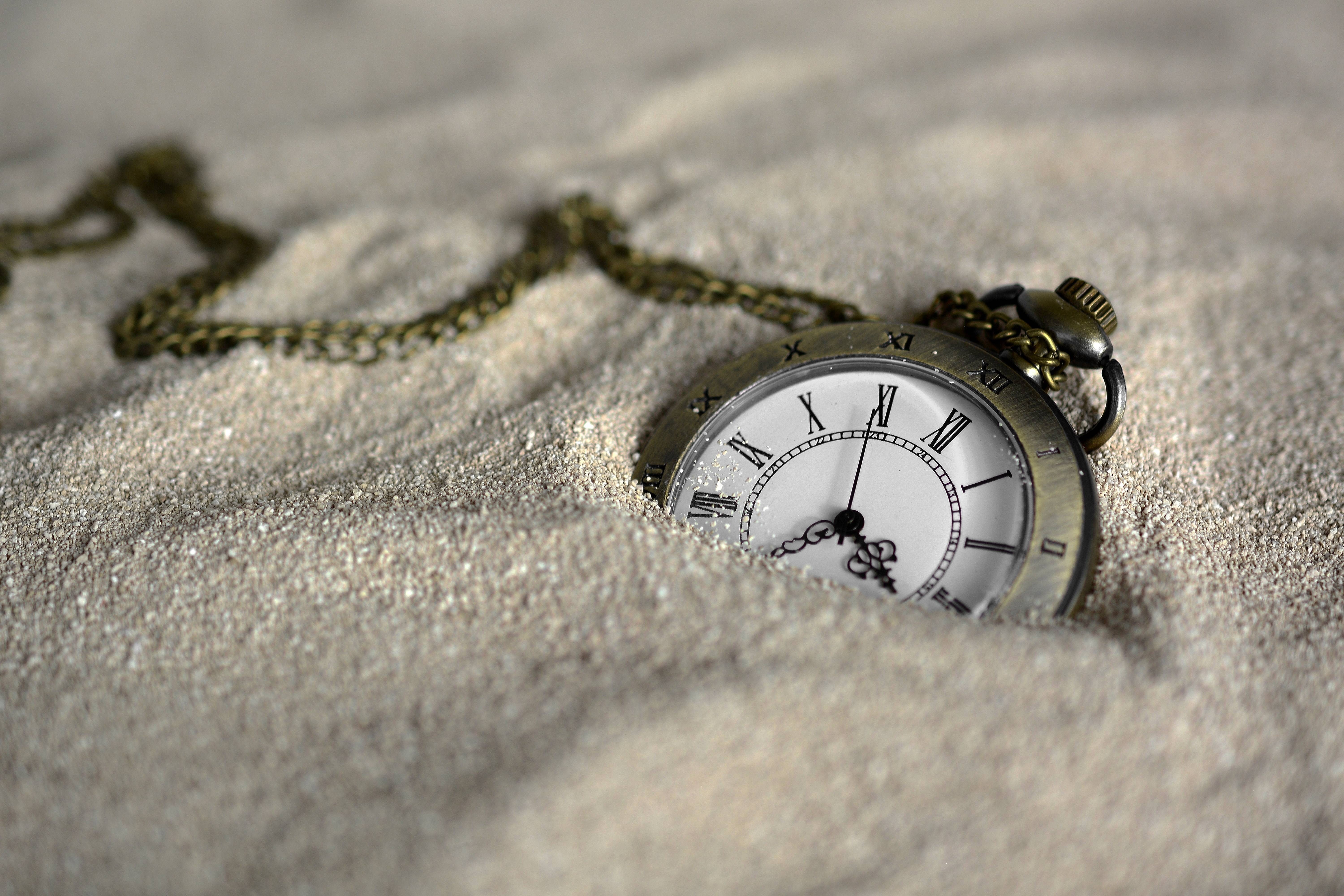 accuracy, minute hand, of, old, pocket watch, pocket, 5K, antique, close-up, time, white color, still life, selective focus, no people, indoors, roman numeral, HD Wallpaper