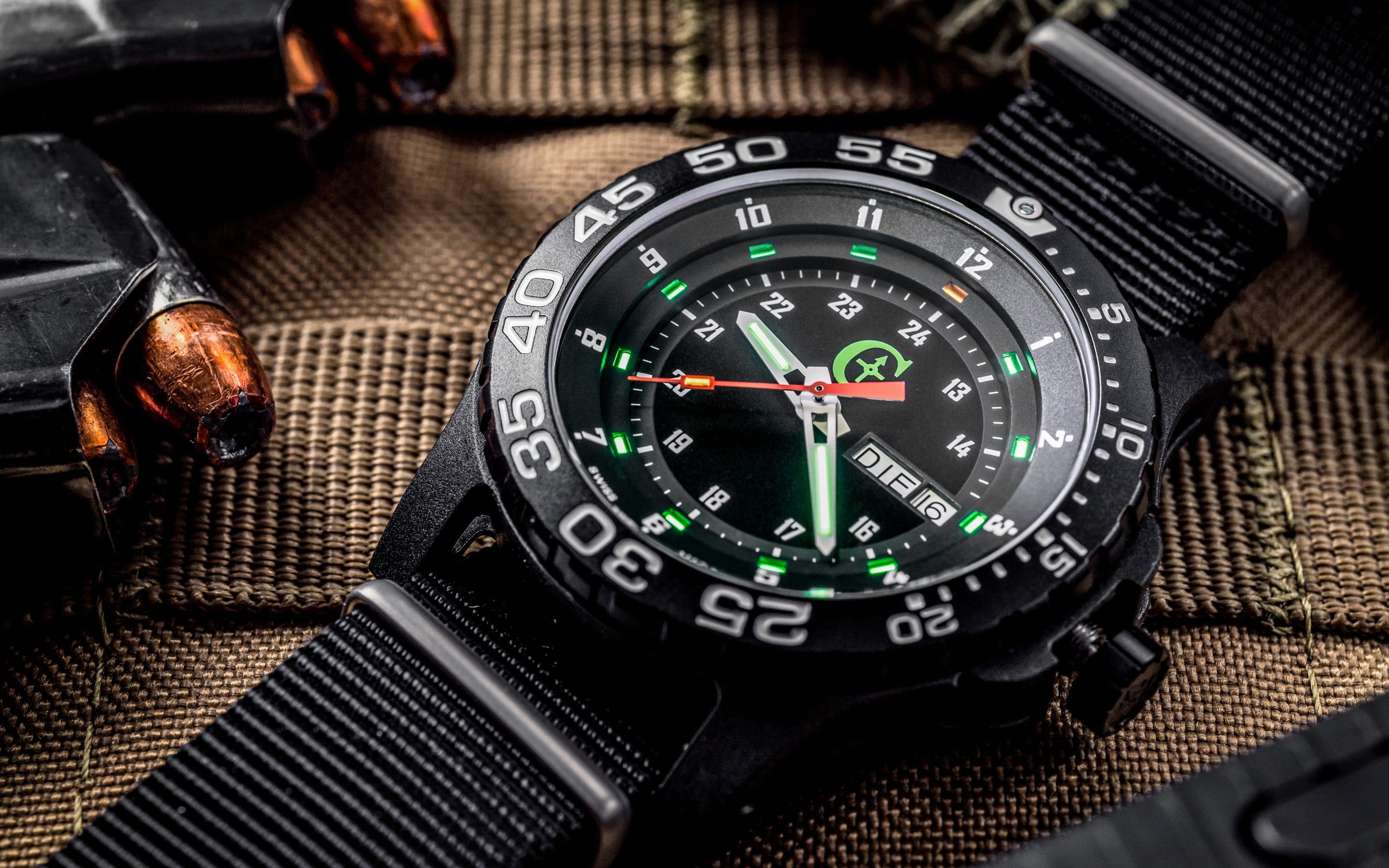 black, no People, watch, macro, photography themes, connection, band, metal, indoors, high angle view, close-up, technology, cartridges, retro Styled, round, HD Wallpaper