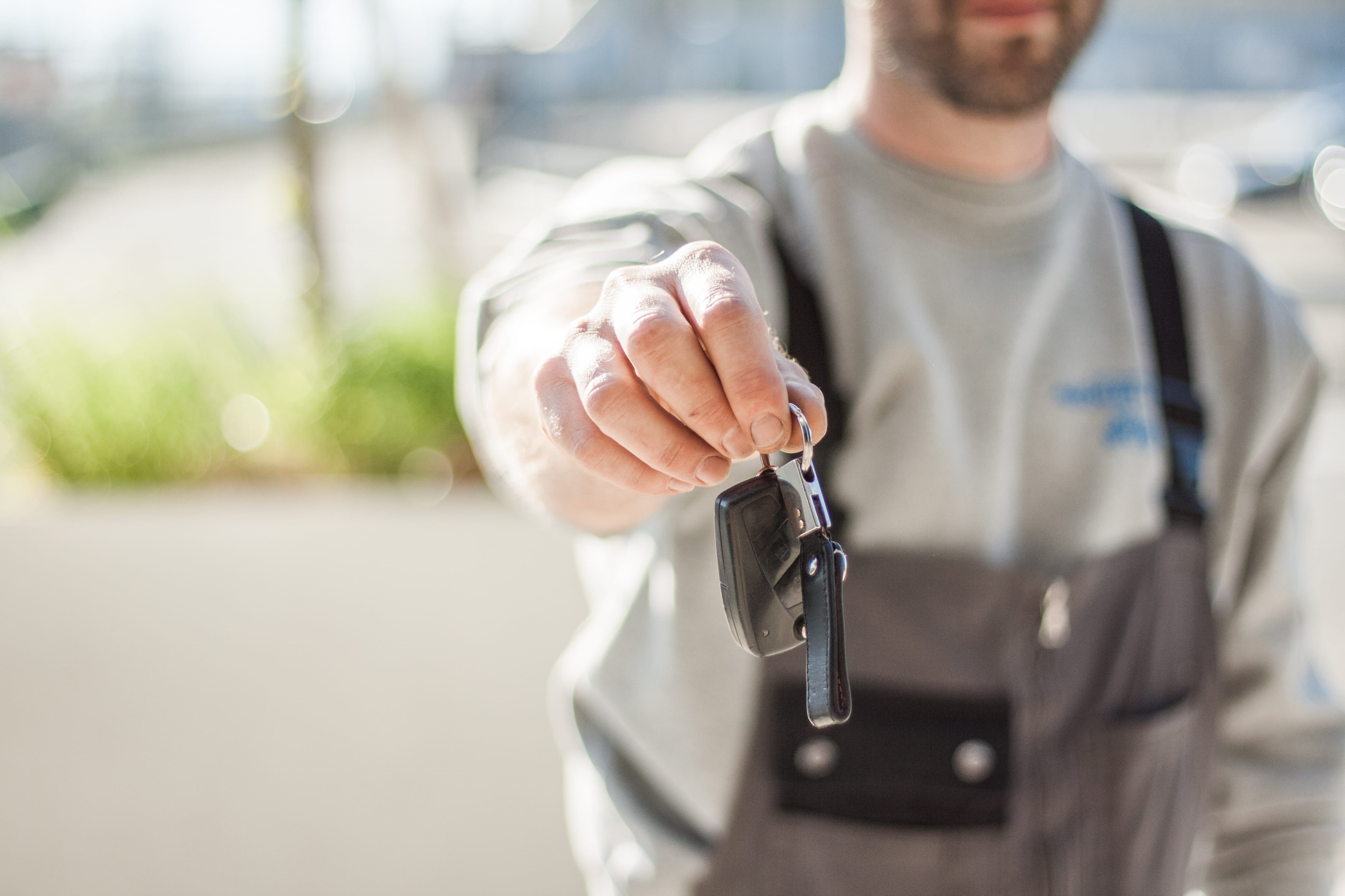 man, adult, car mechanic, human body part, hand, casual clothing, car sell, 4K, young adult, car buying, fob, focus on foreground, men, one person, car service, HD Wallpaper